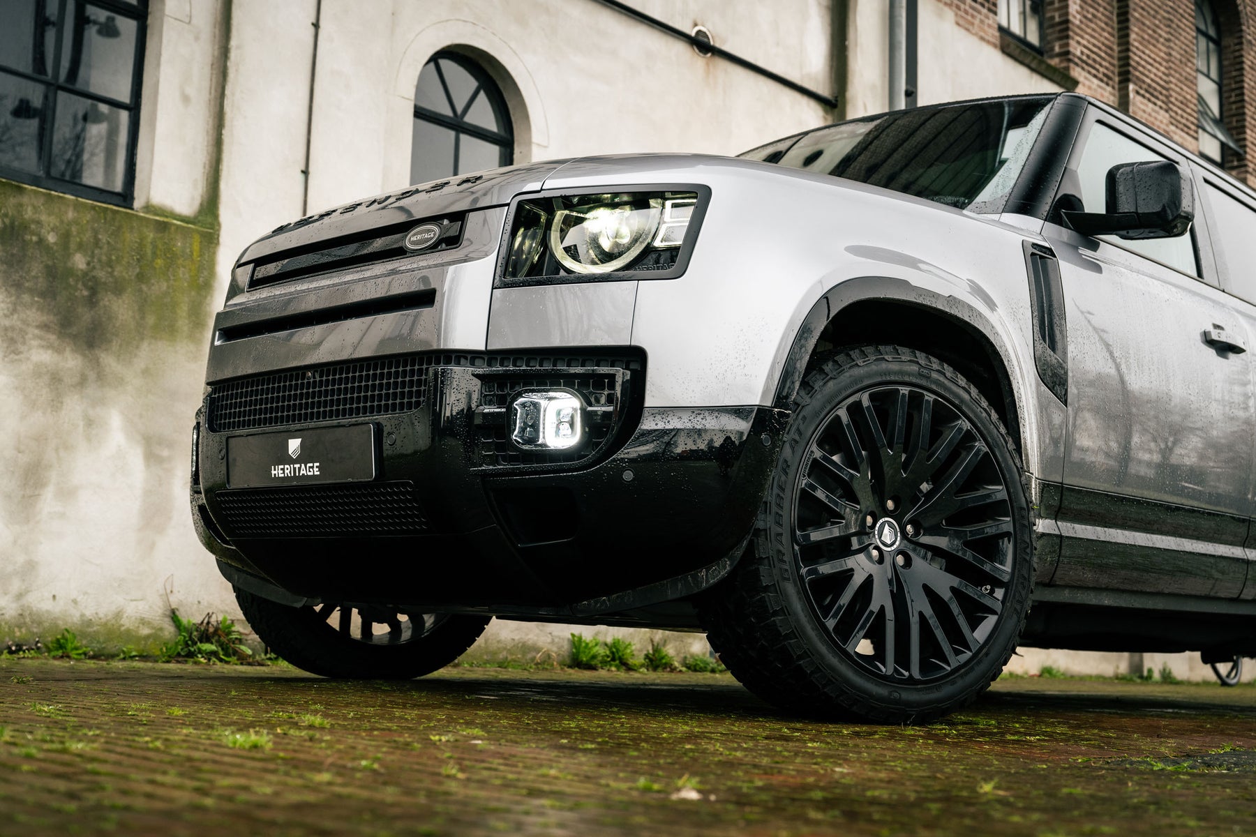 Defender 110 P400e - Eiger grey black pack