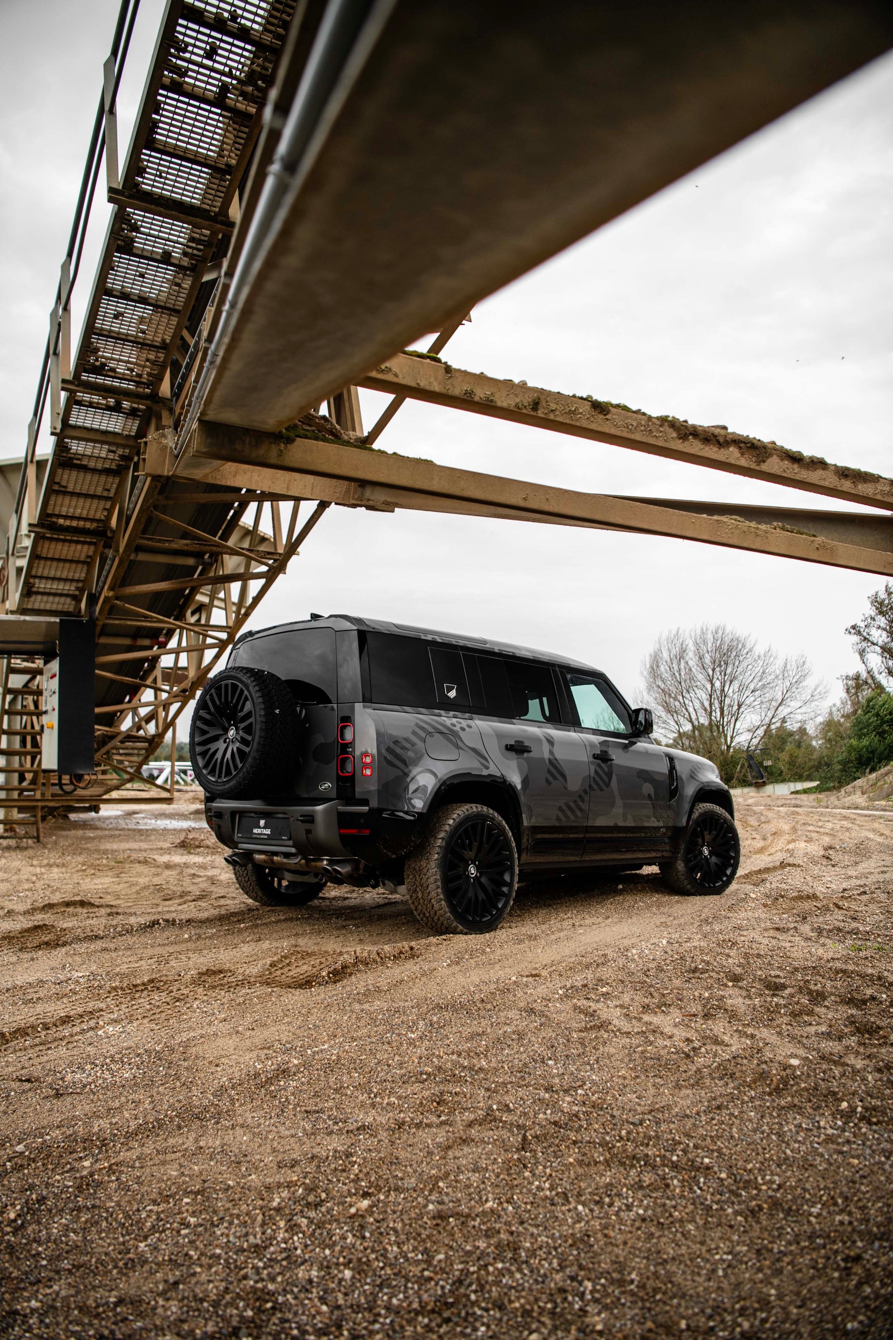 Defender 110 P525 V8 - Camo santorini black