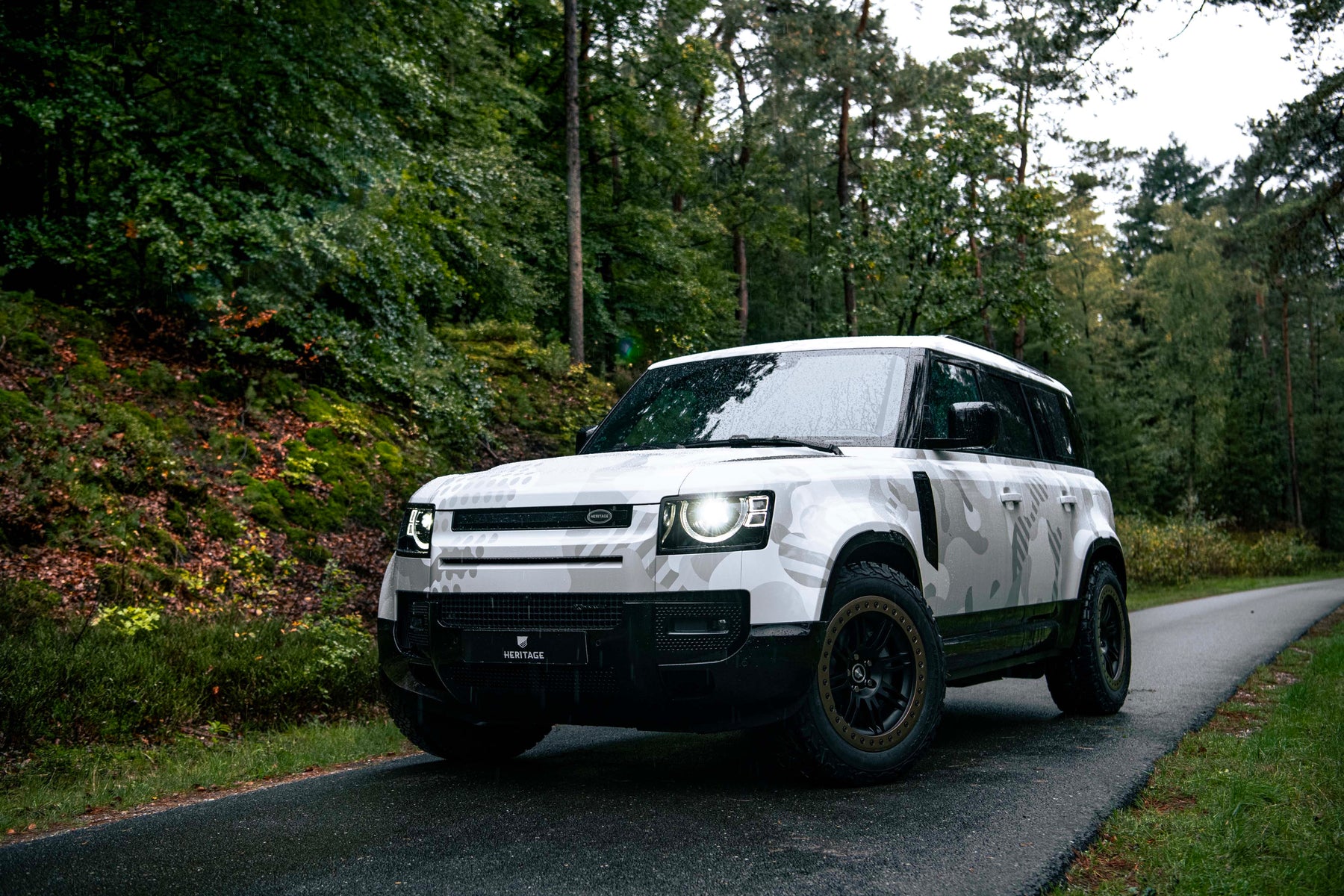 Defender 110 P400e - Camo fuji white