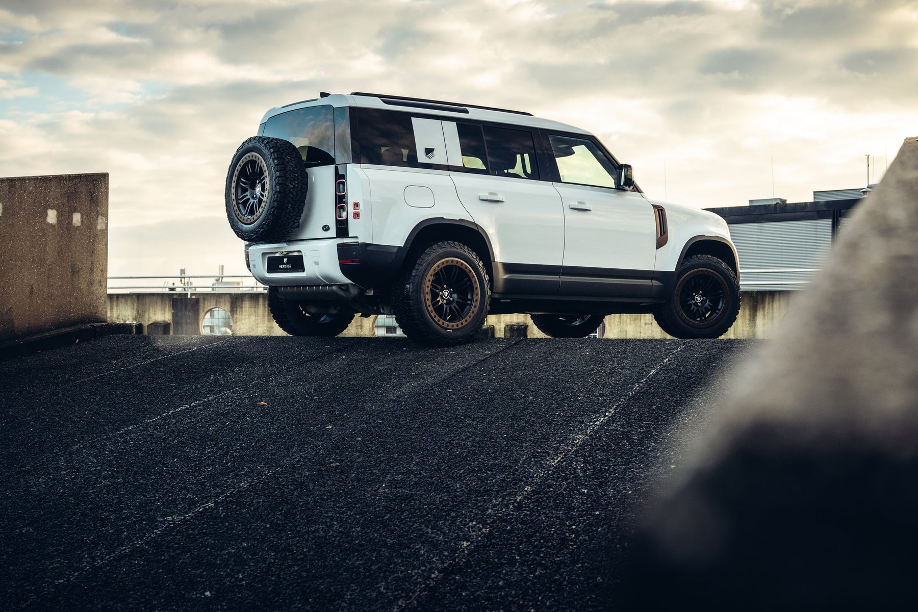 Defender 110 P400e - Fuji white