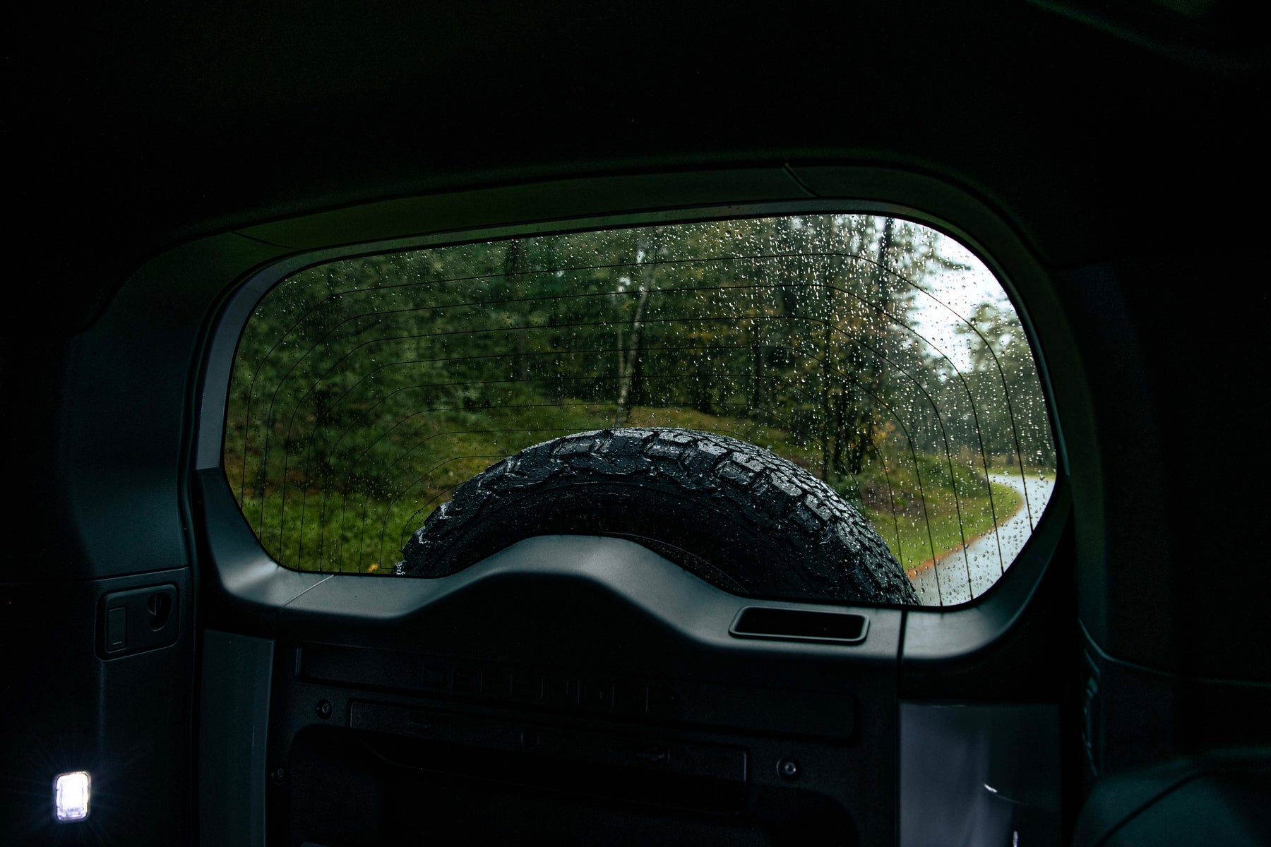 Defender 110 P400e - Camo fuji white