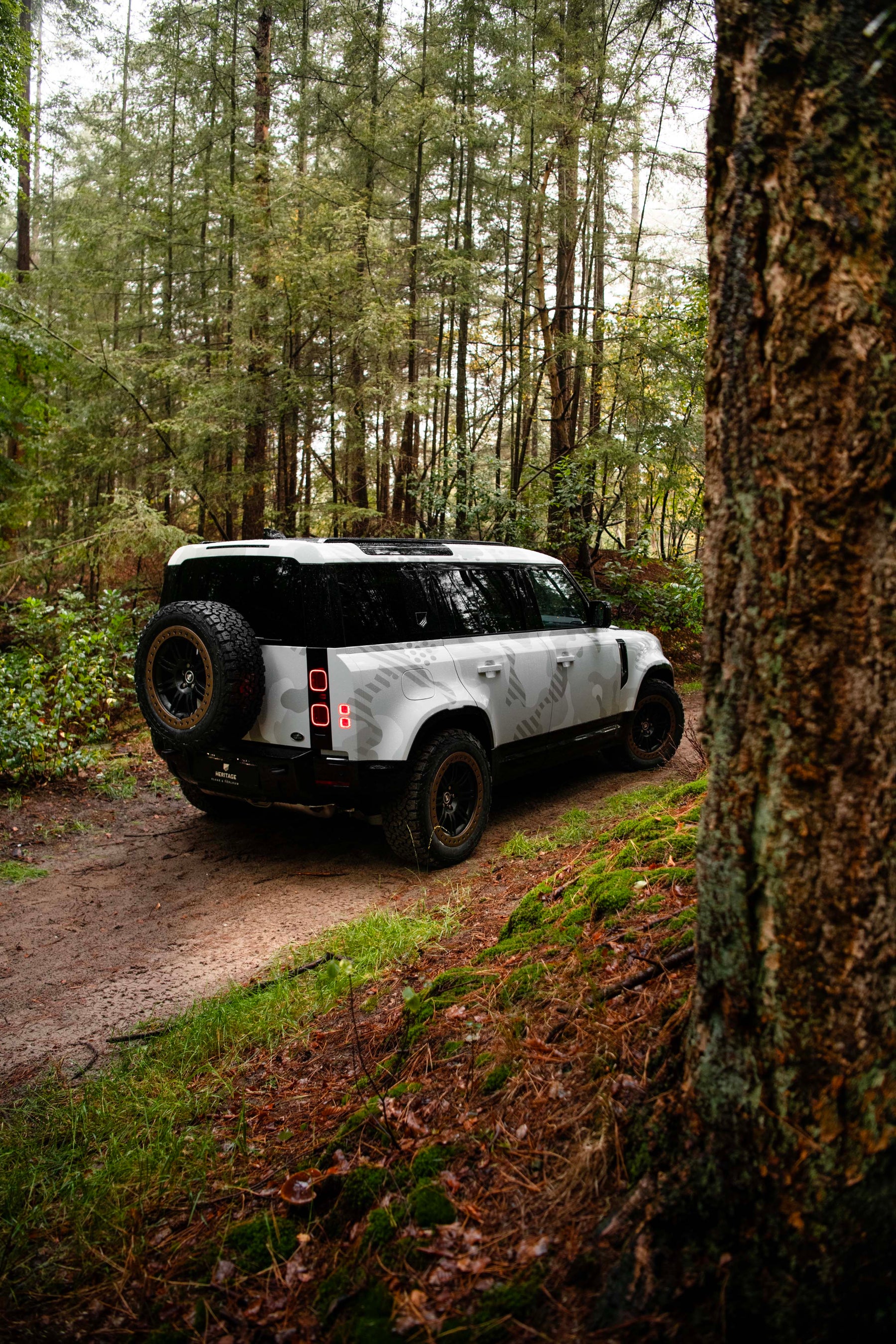 Defender 110 P400e - Camo fuji white