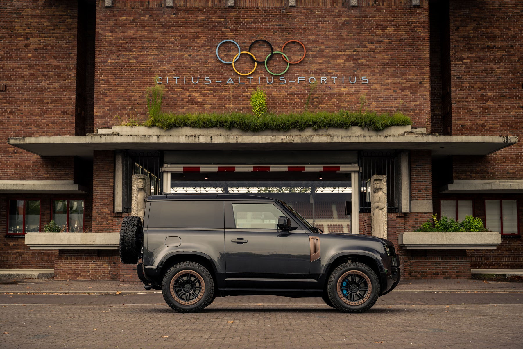 Defender 90 V8 - Carpathian grey