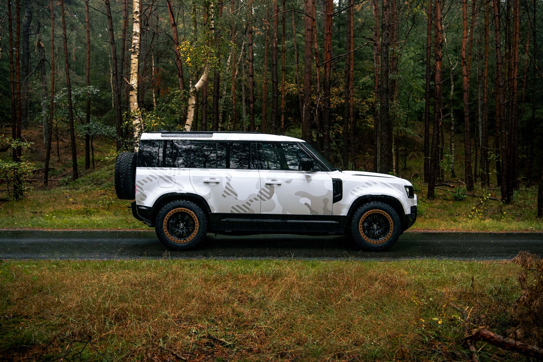 Defender 110 P400e - Camo fuji white