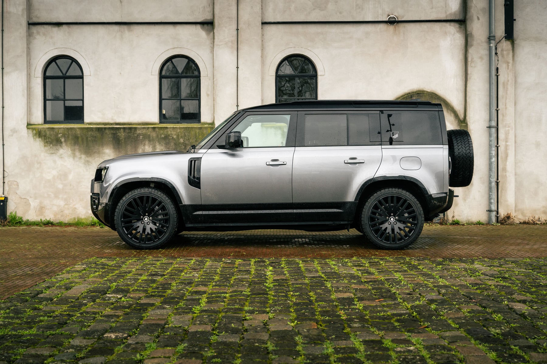 Defender 110 P400e - Eiger grey black pack