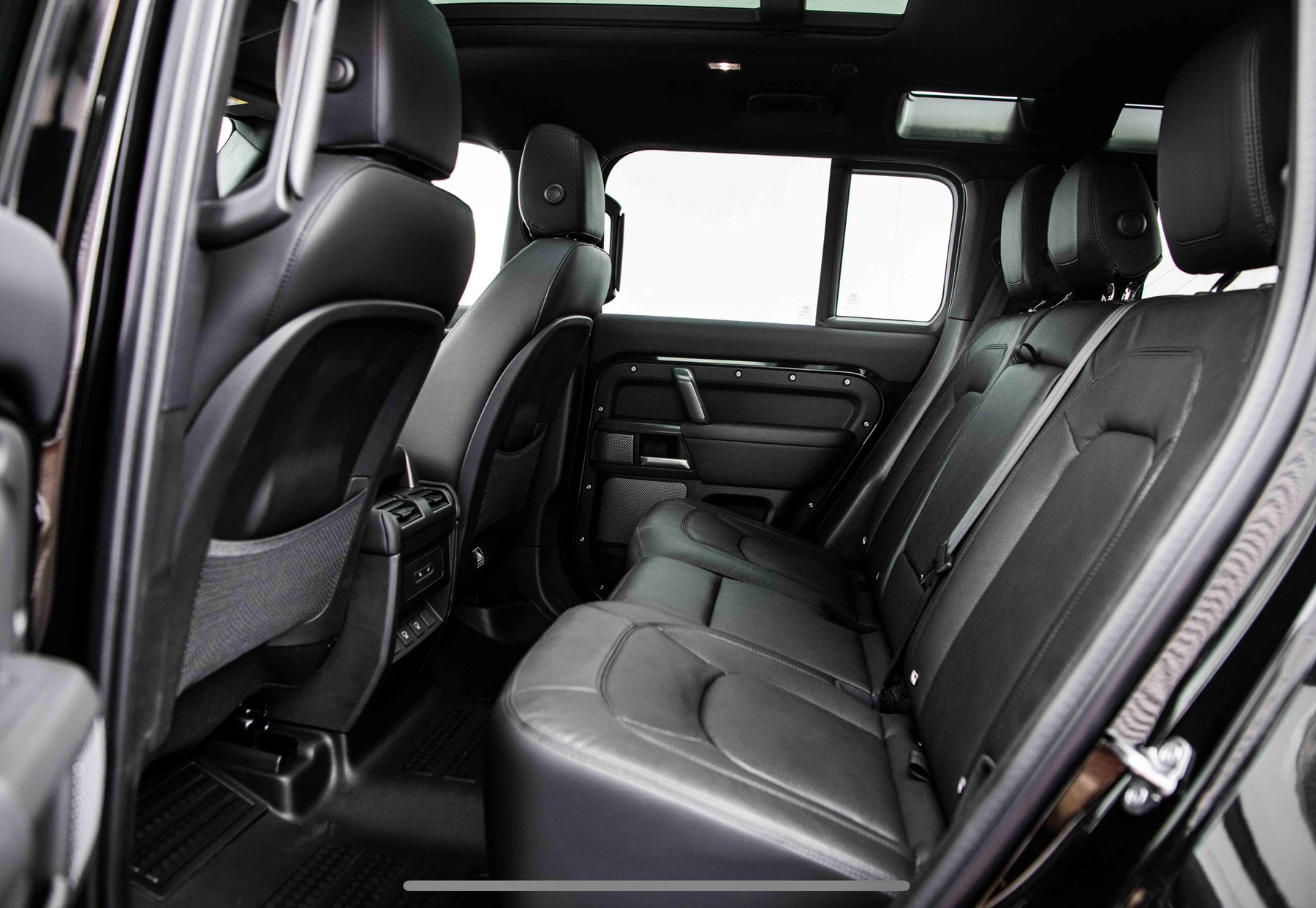 Defender 110 P400e - Matte green