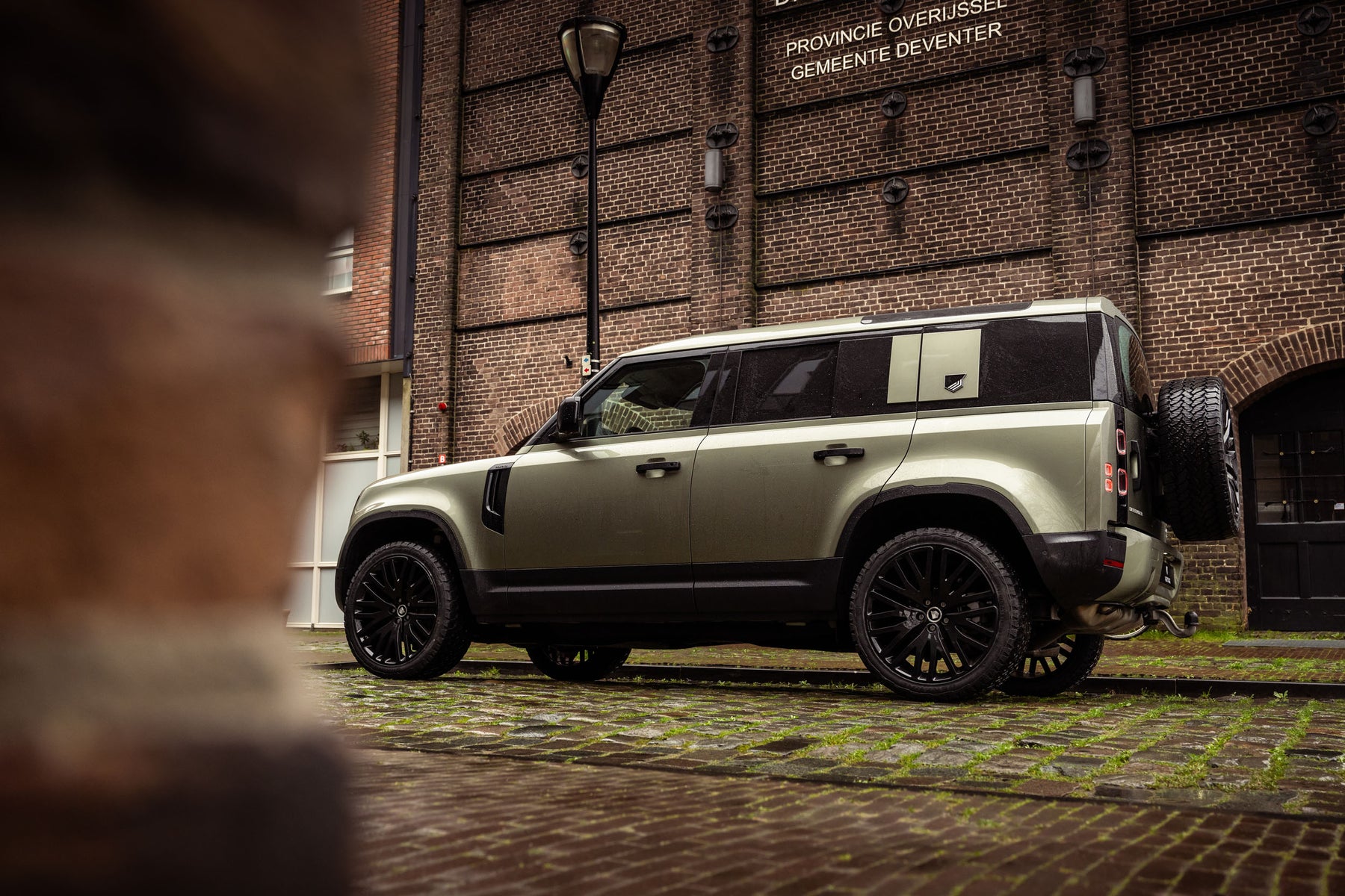 Defender 110 D300 - Pangea green