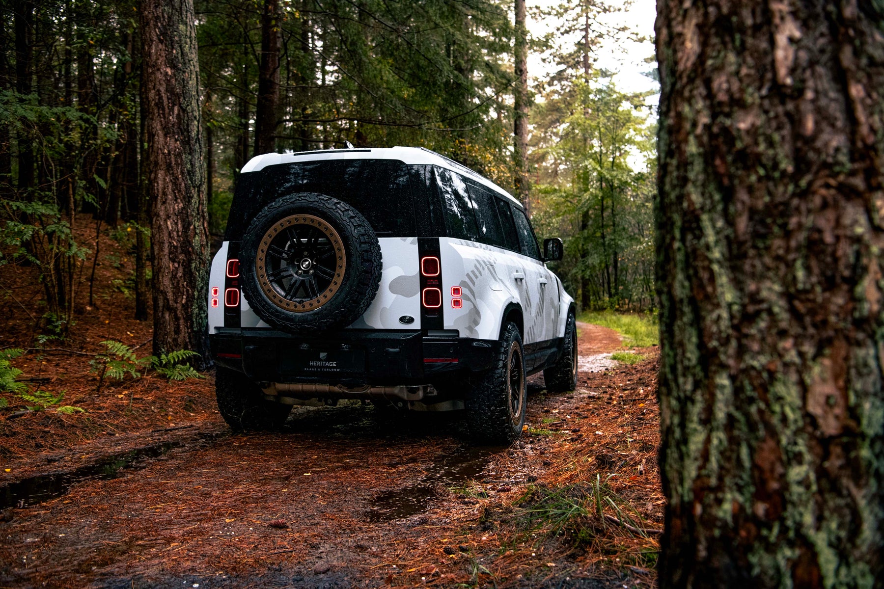 Defender 110 P400e - Camo fuji white