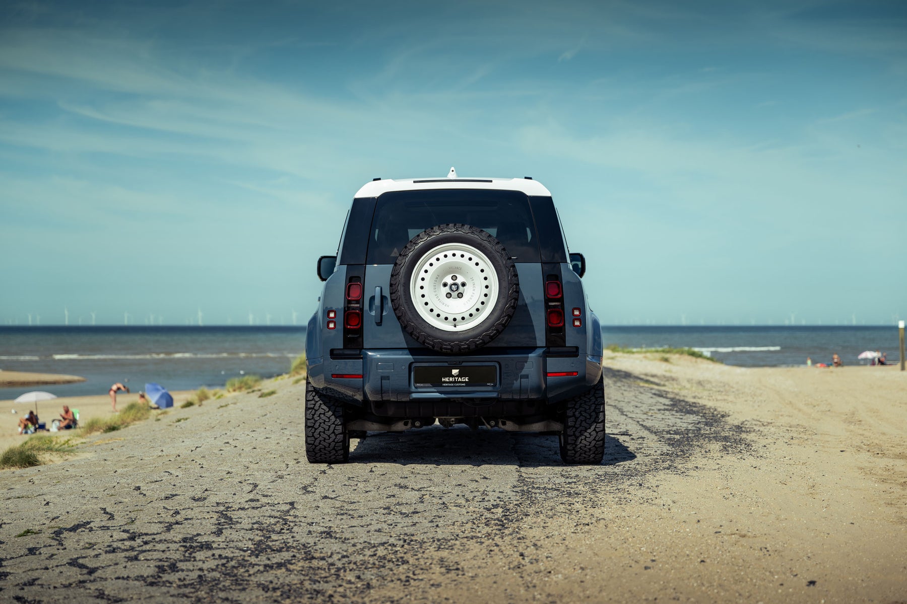 Defender 110 P400e - Tasman blue with white roof