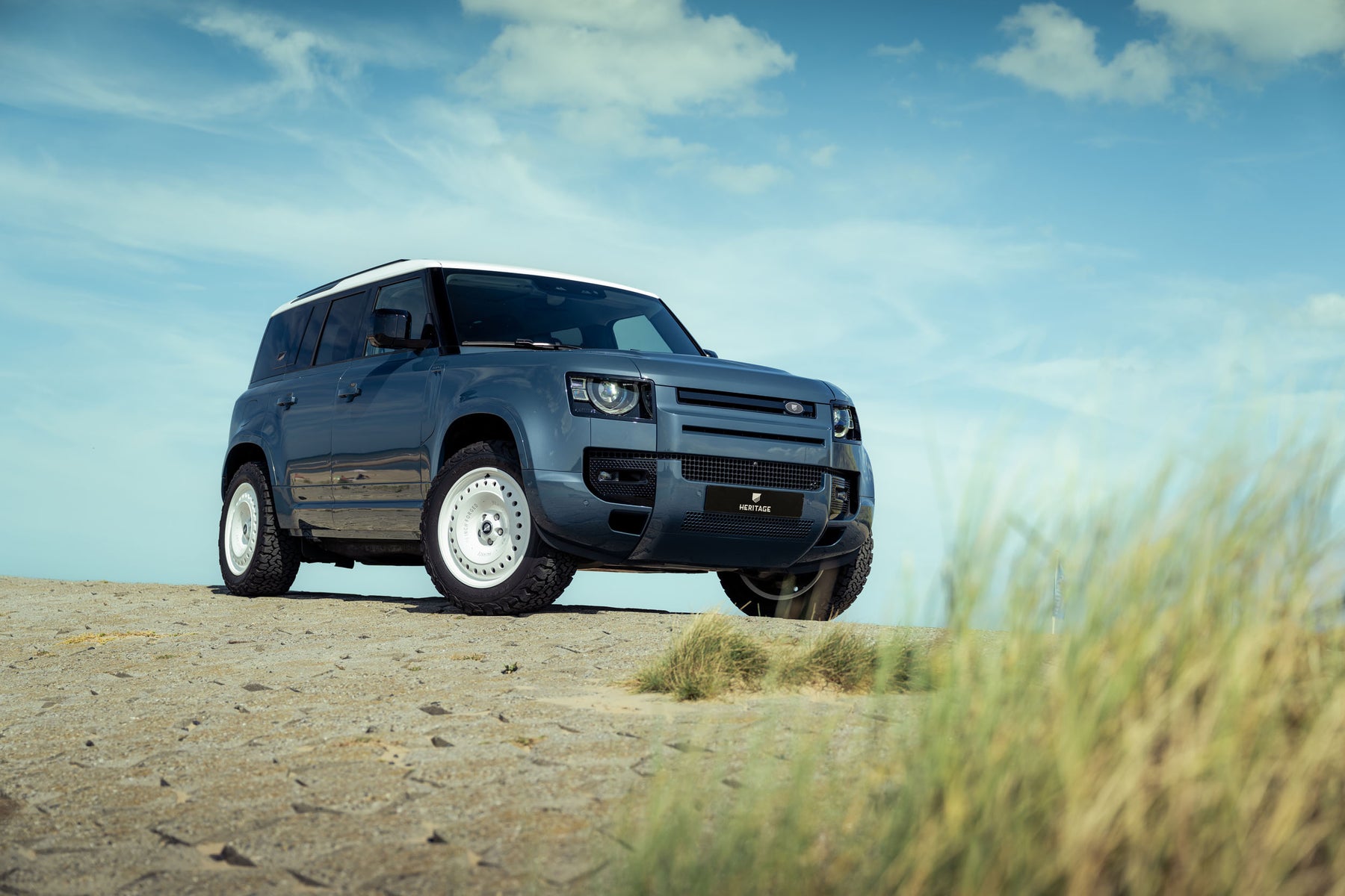 Defender 110 P400e - Tasman blue with white roof