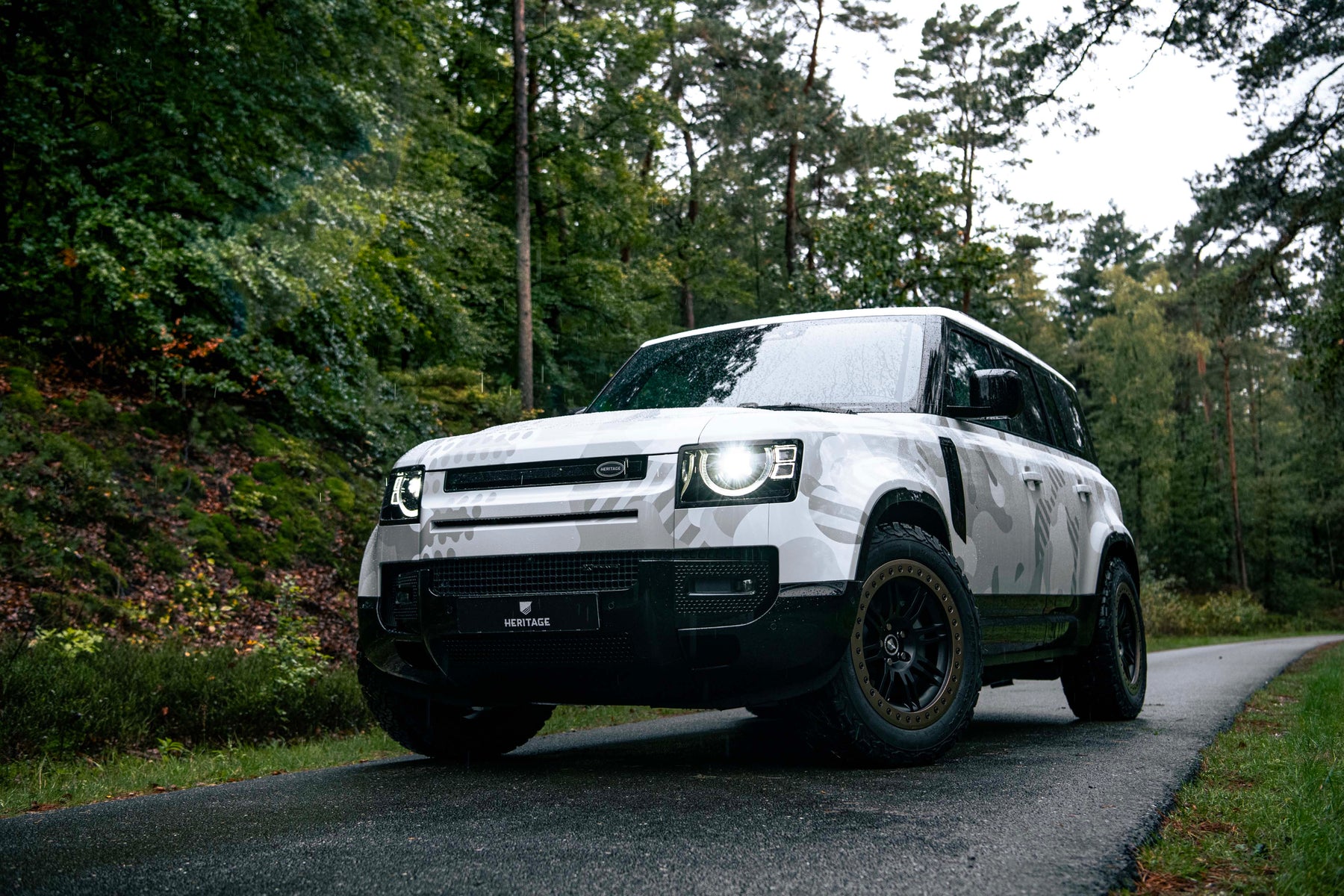 Defender 110 P400e - Camo fuji white