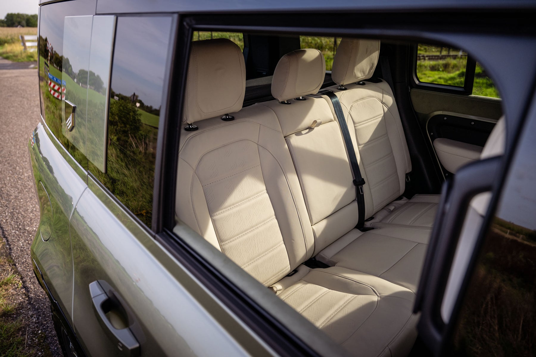 Defender 110 P400e - Pangea green