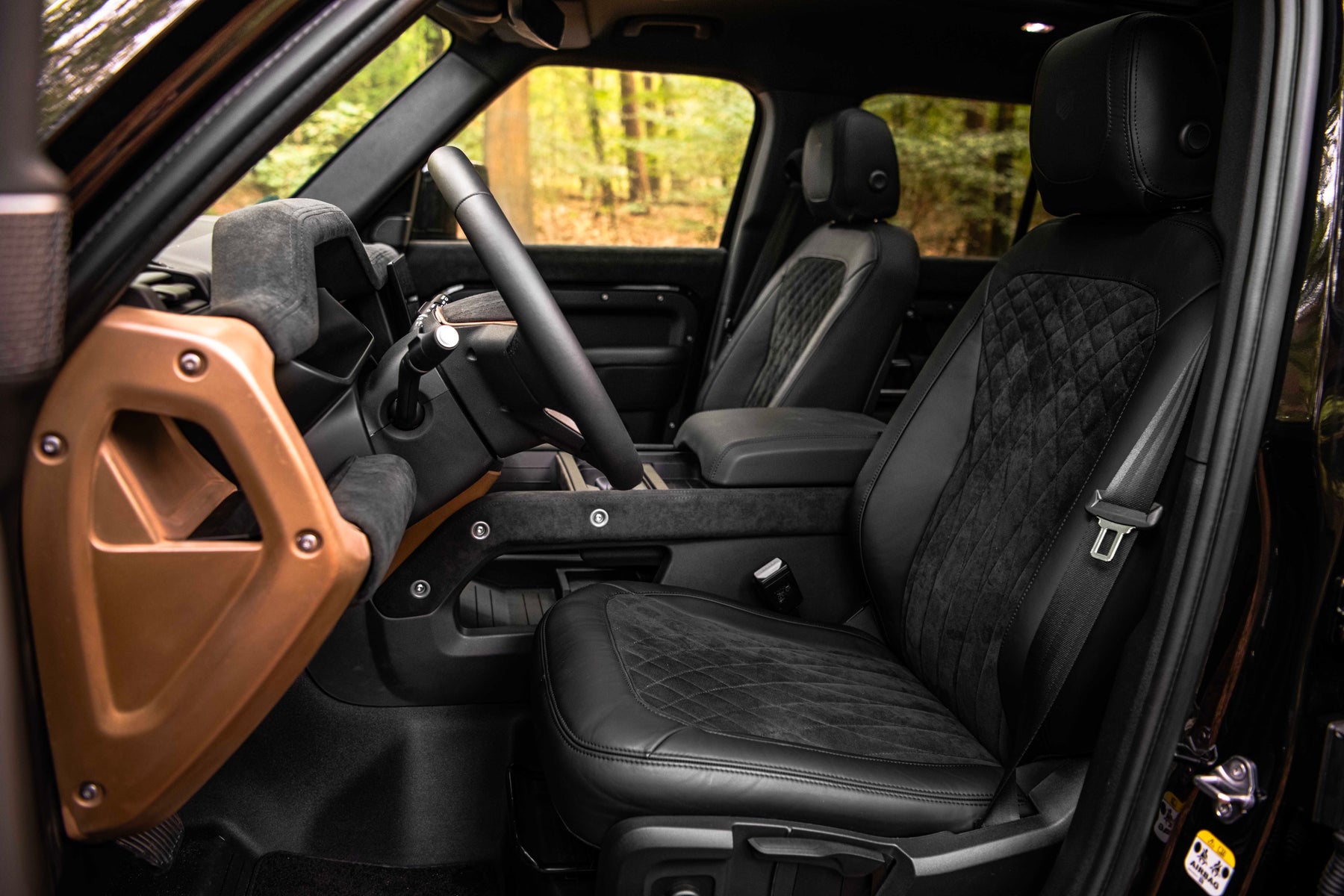 Defender 110 P400e - Santorini black & bronze