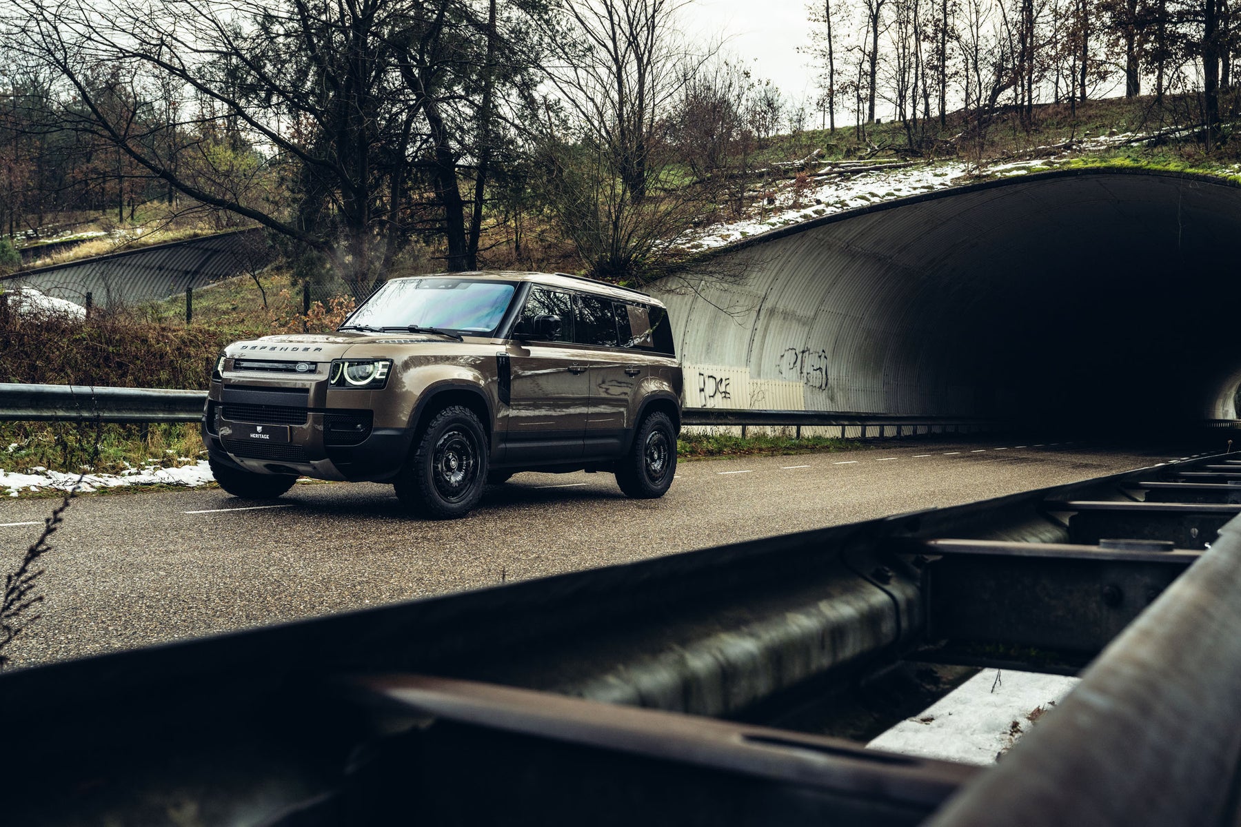 Defender 110 P400e - Gondwana stone
