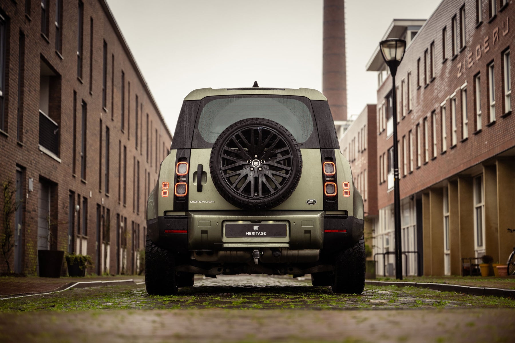 Defender 110 D300 - Pangea green