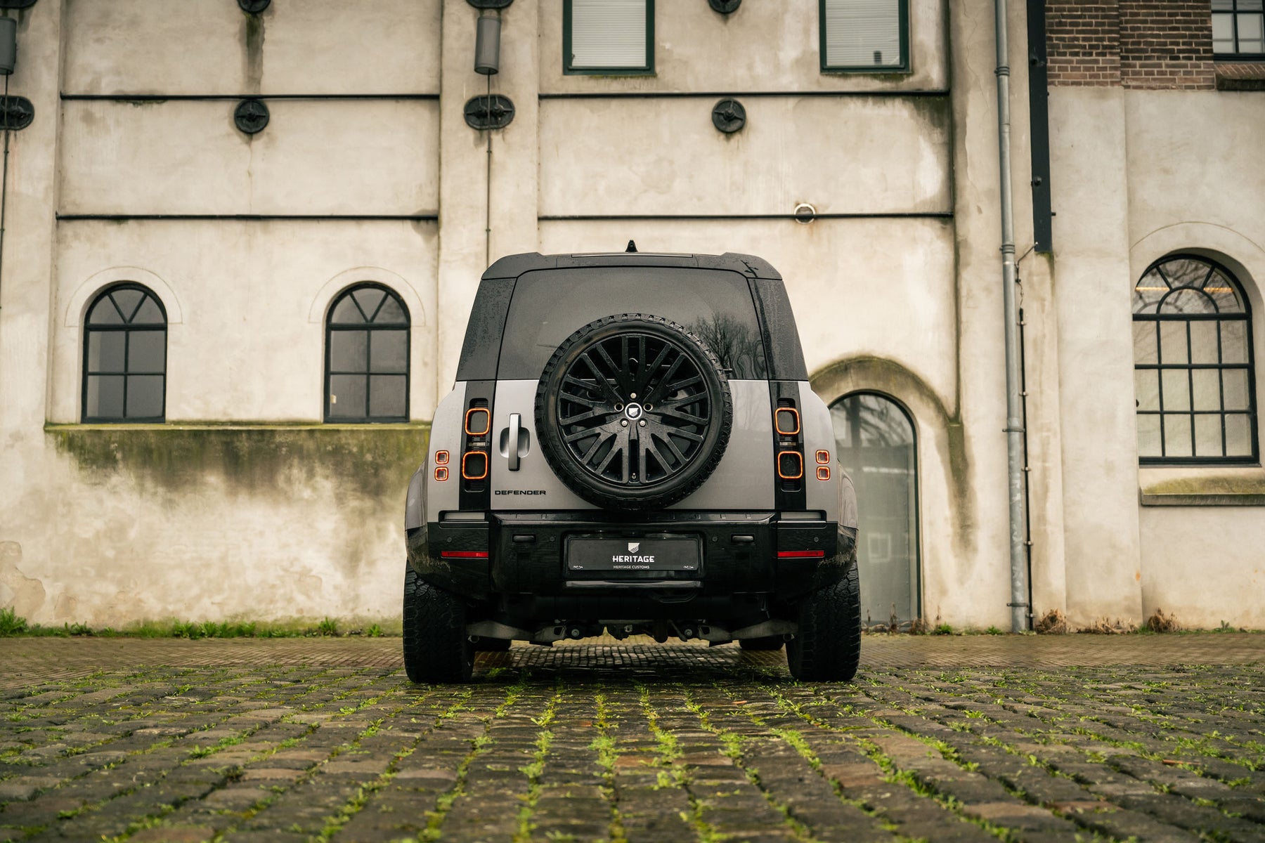Defender 110 P400e - Eiger grey black pack