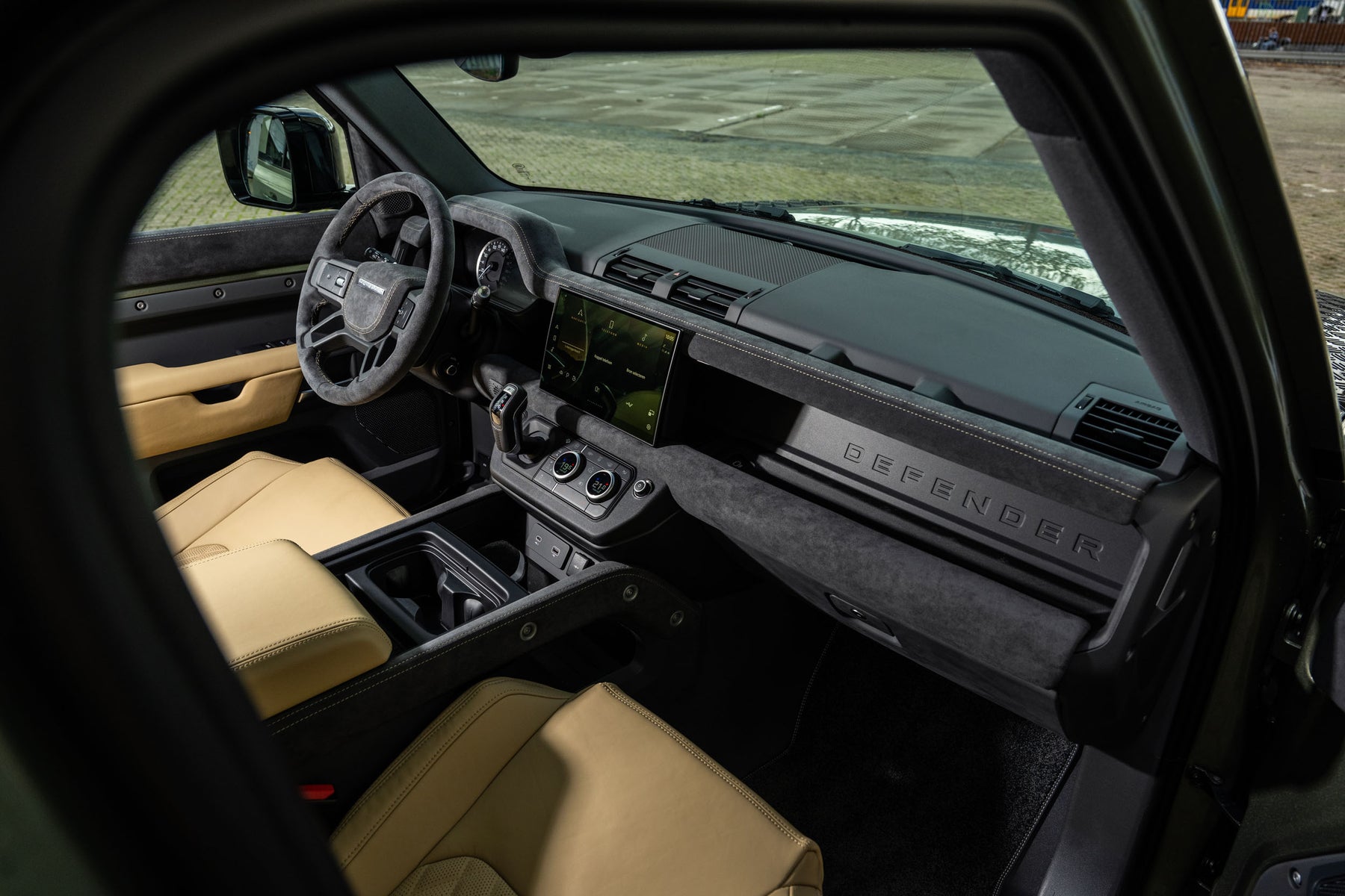 Defender 110 P400e - Pangea green with beige