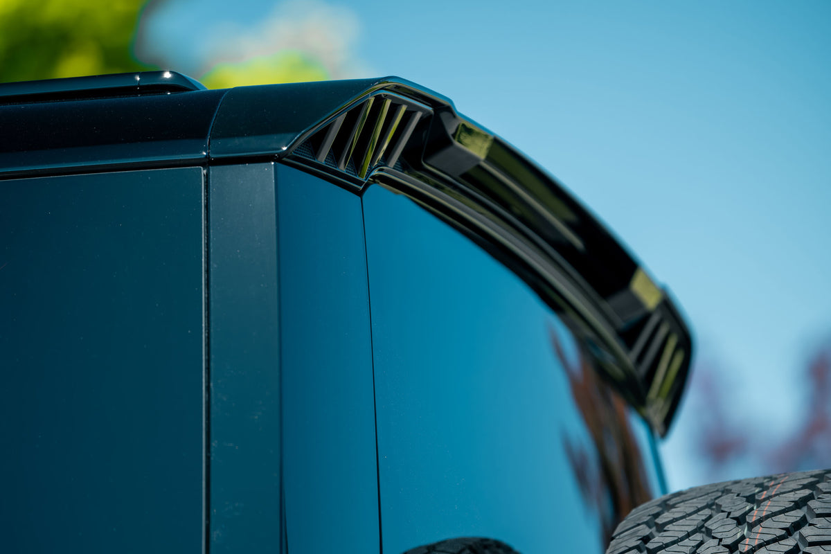 Unbound rear spoiler