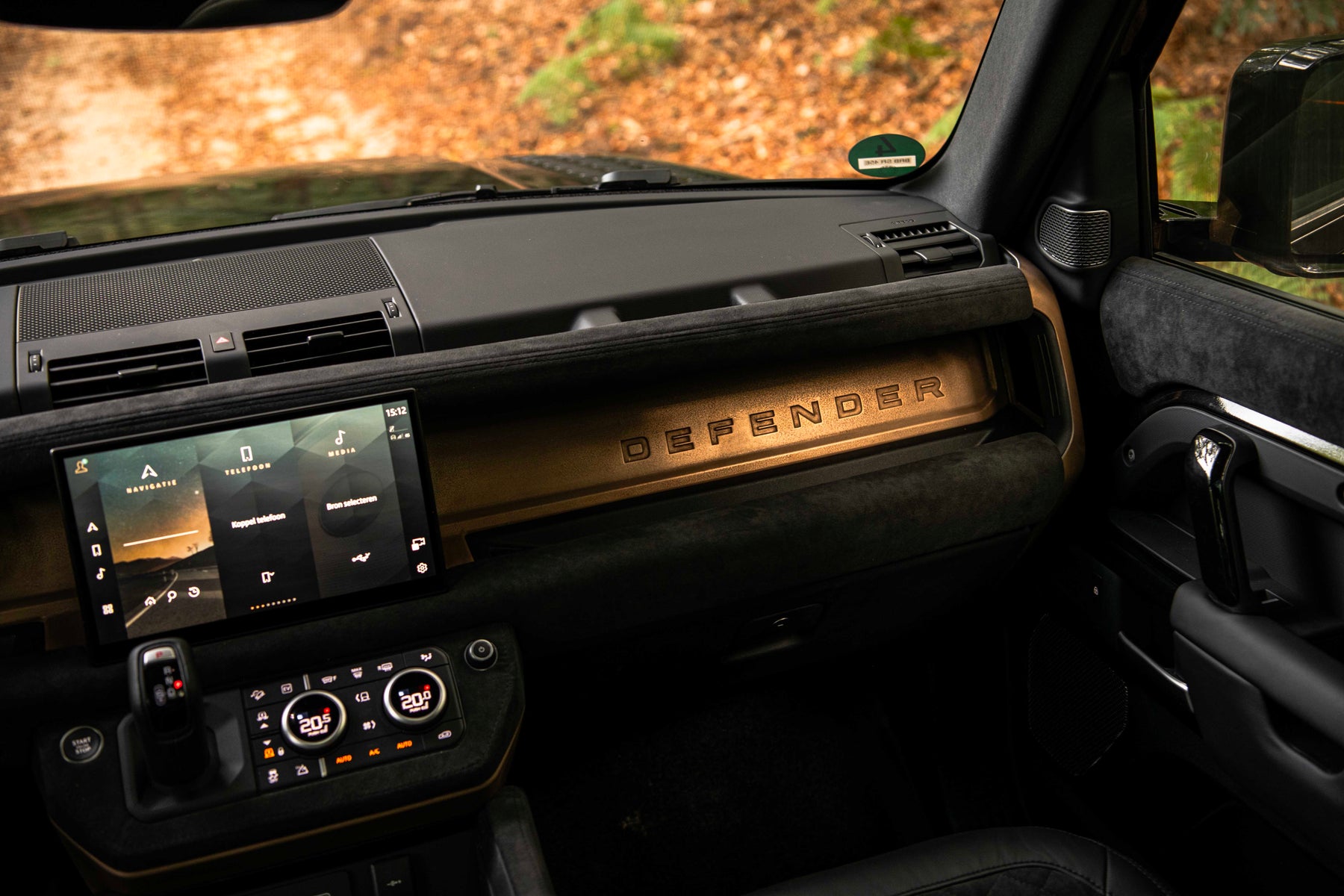 Defender 110 P400e - Santorini black & bronze