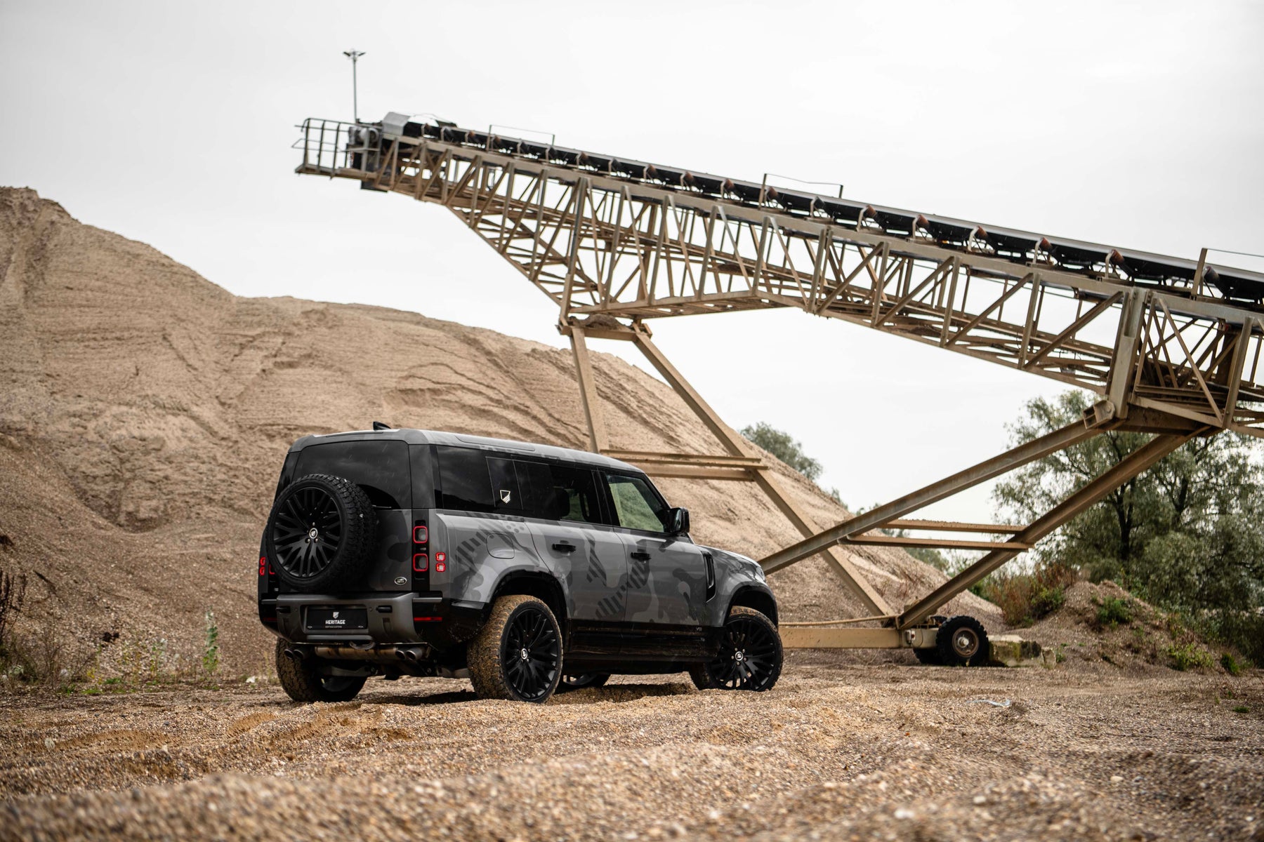 Defender 110 P525 V8 - Camo santorini black