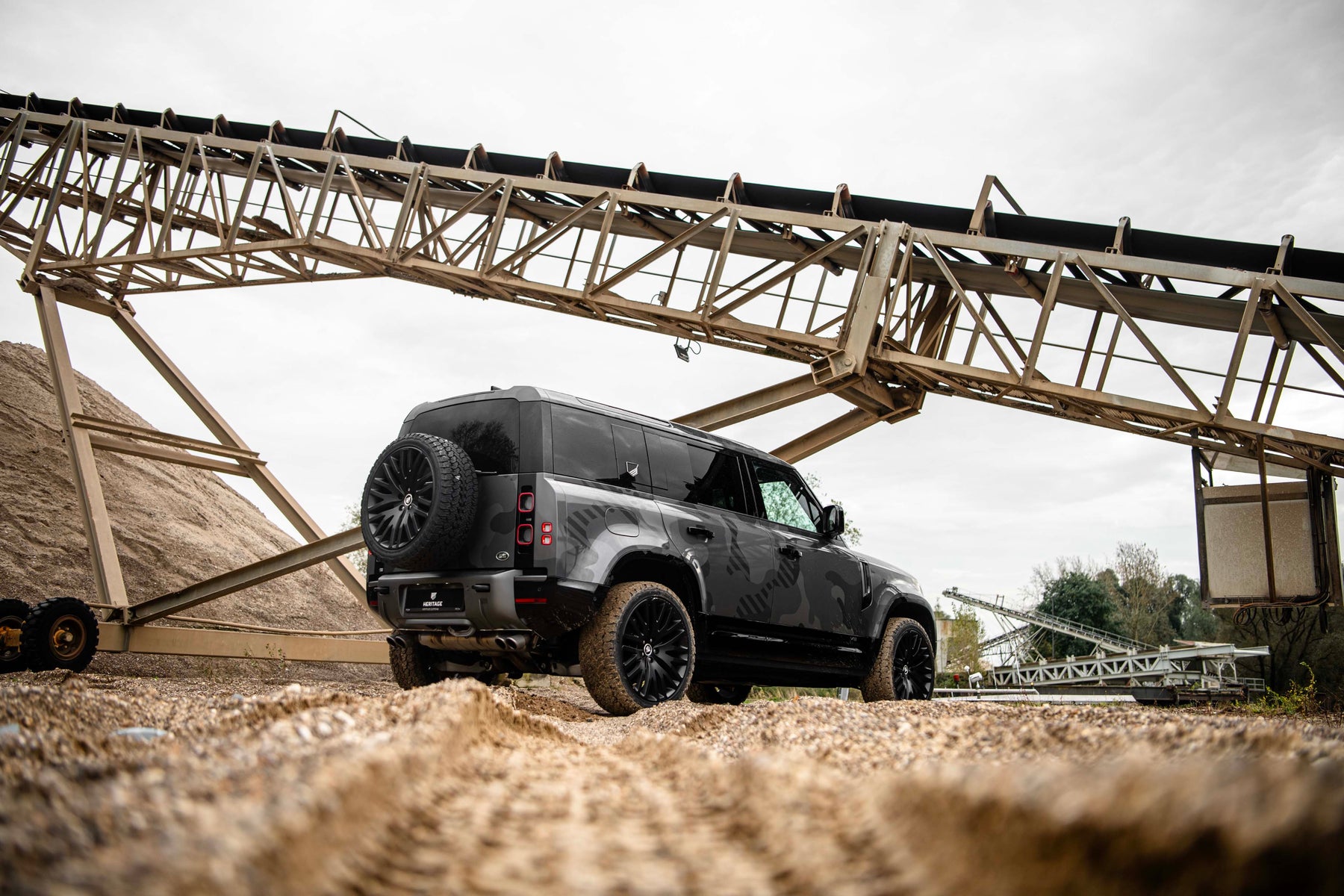 Defender 110 P525 V8 - Camo santorini black