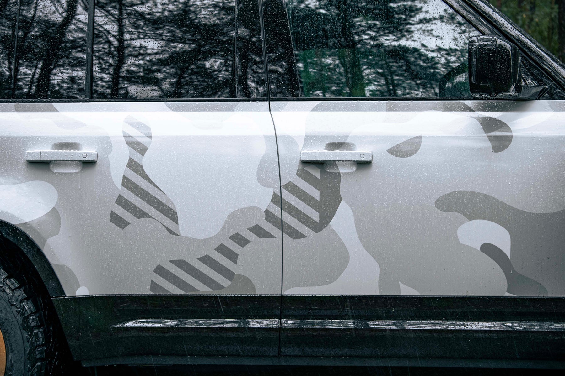 Defender 110 P400e - Camo fuji white