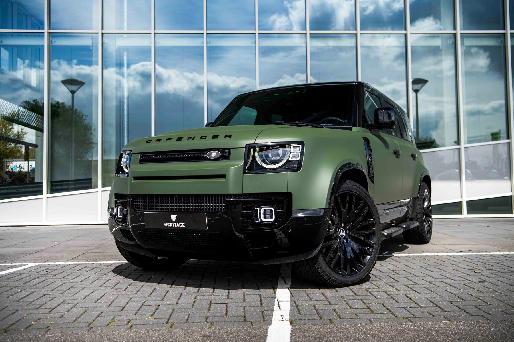 Defender 110 P400e - Matte green