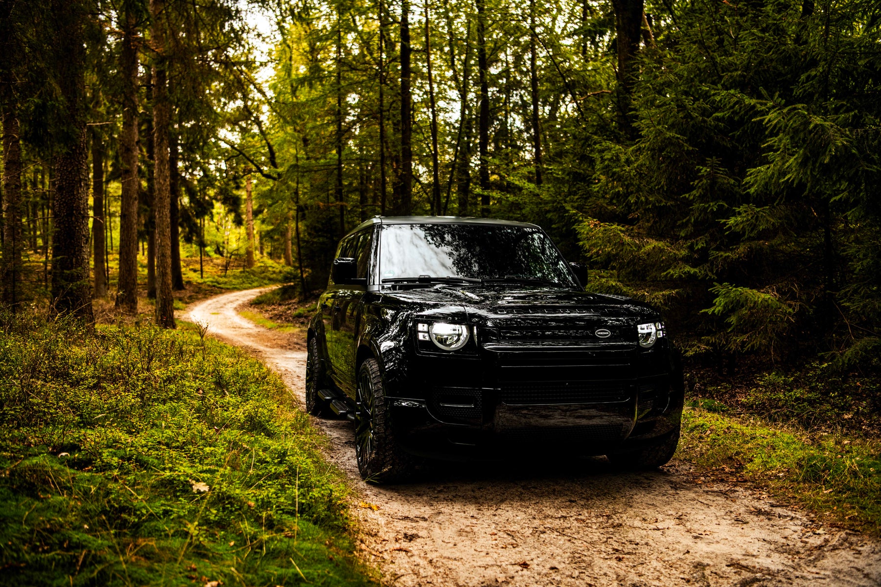 Defender 110 P400e - Santorini black & bronze