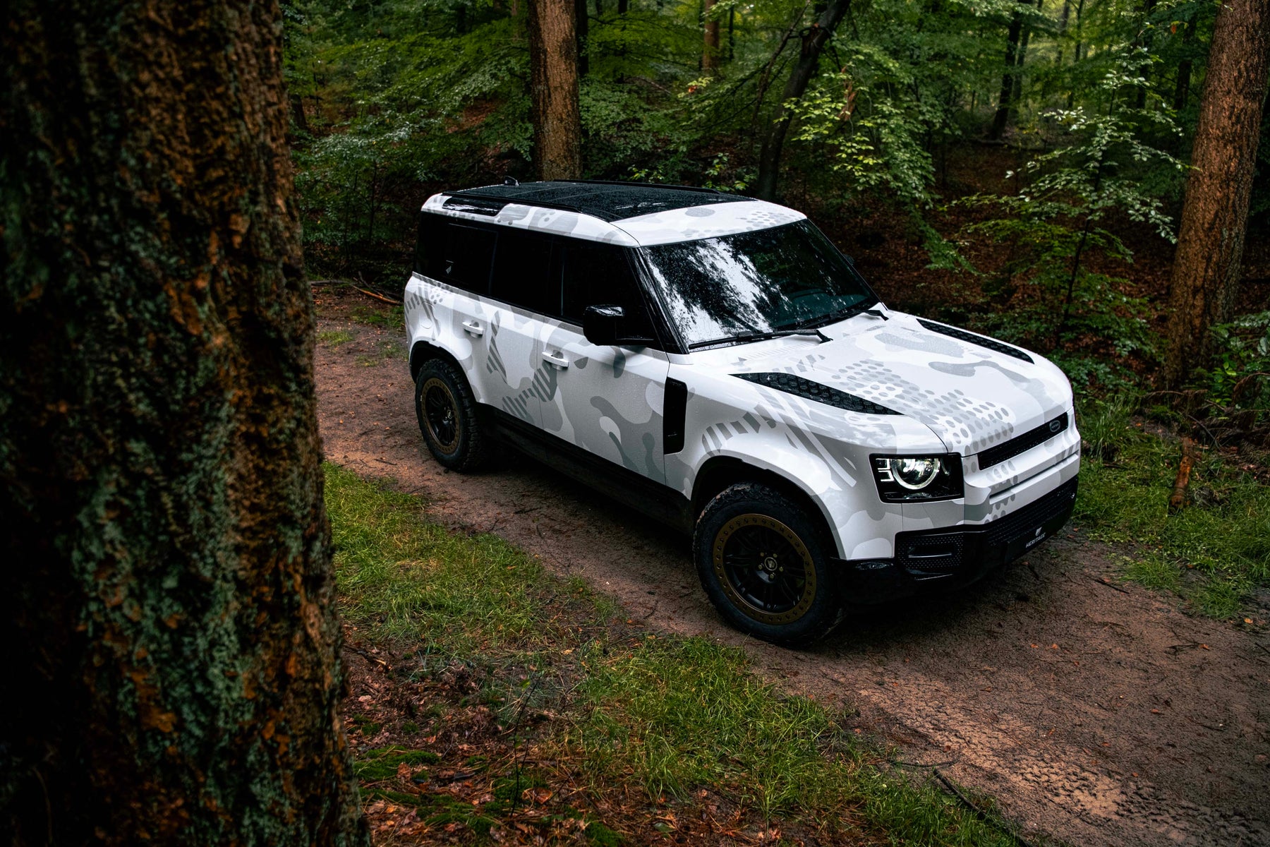 Defender 110 P400e - Camo fuji white