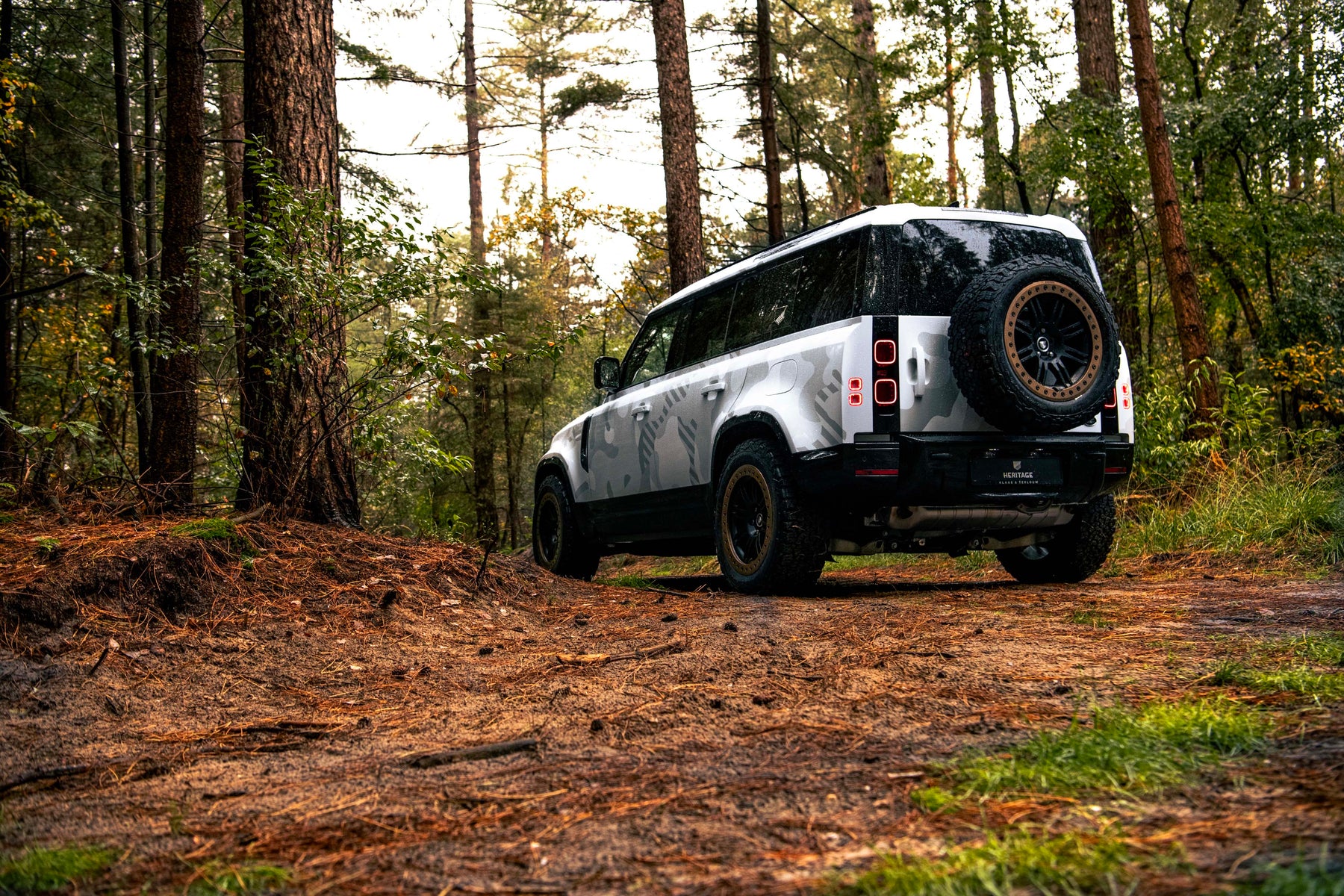 Defender 110 P400e - Camo fuji white