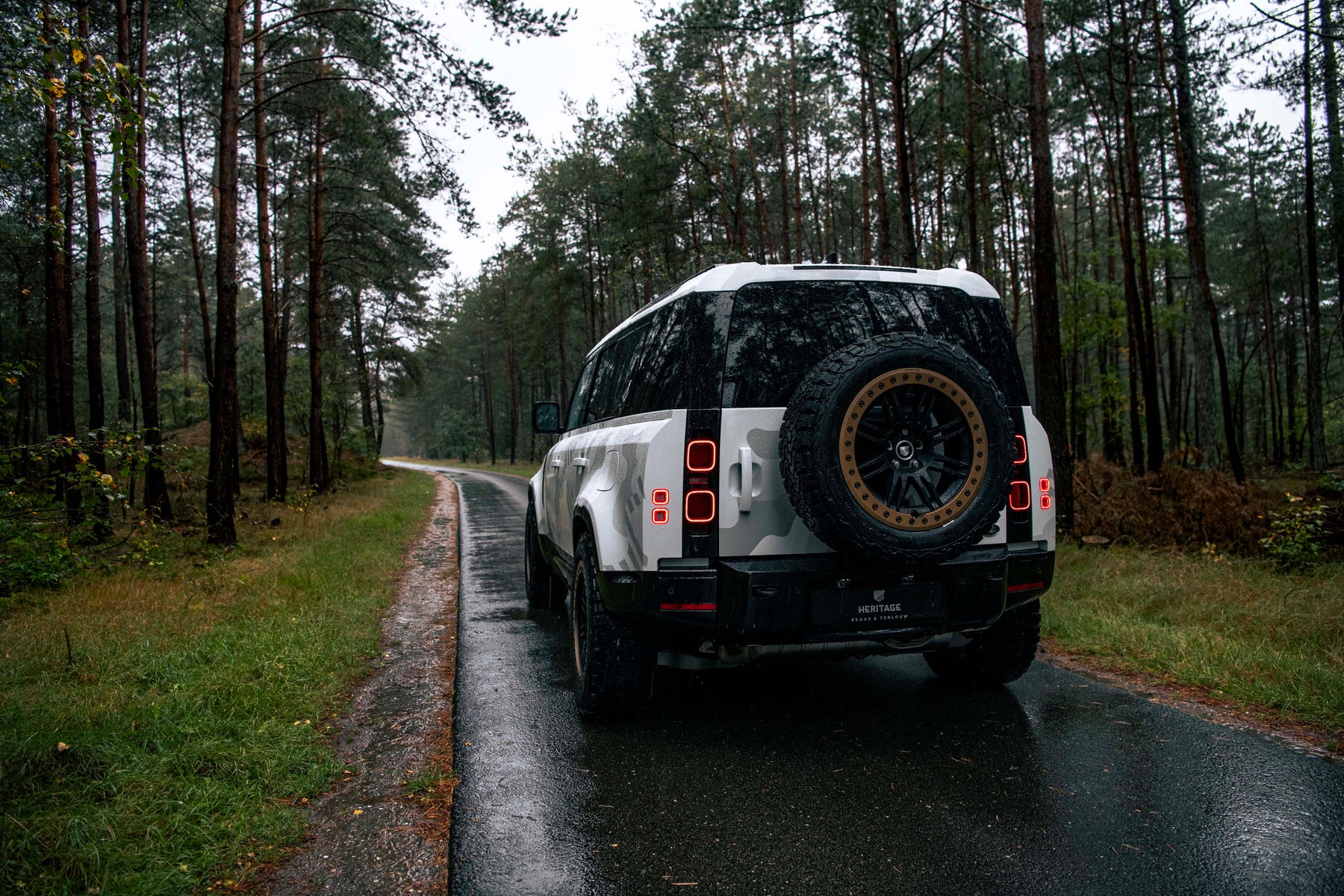 Defender 110 P400e - Camo fuji white