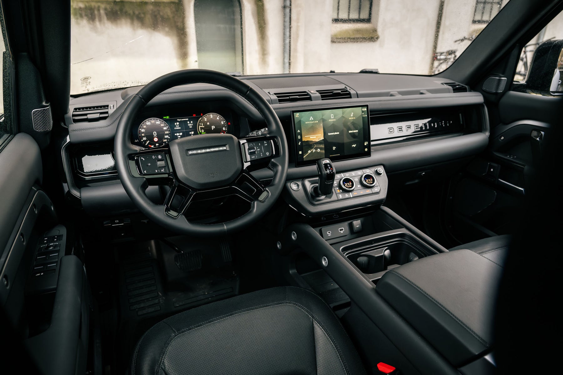 Defender 110 P400e - Eiger grey black pack