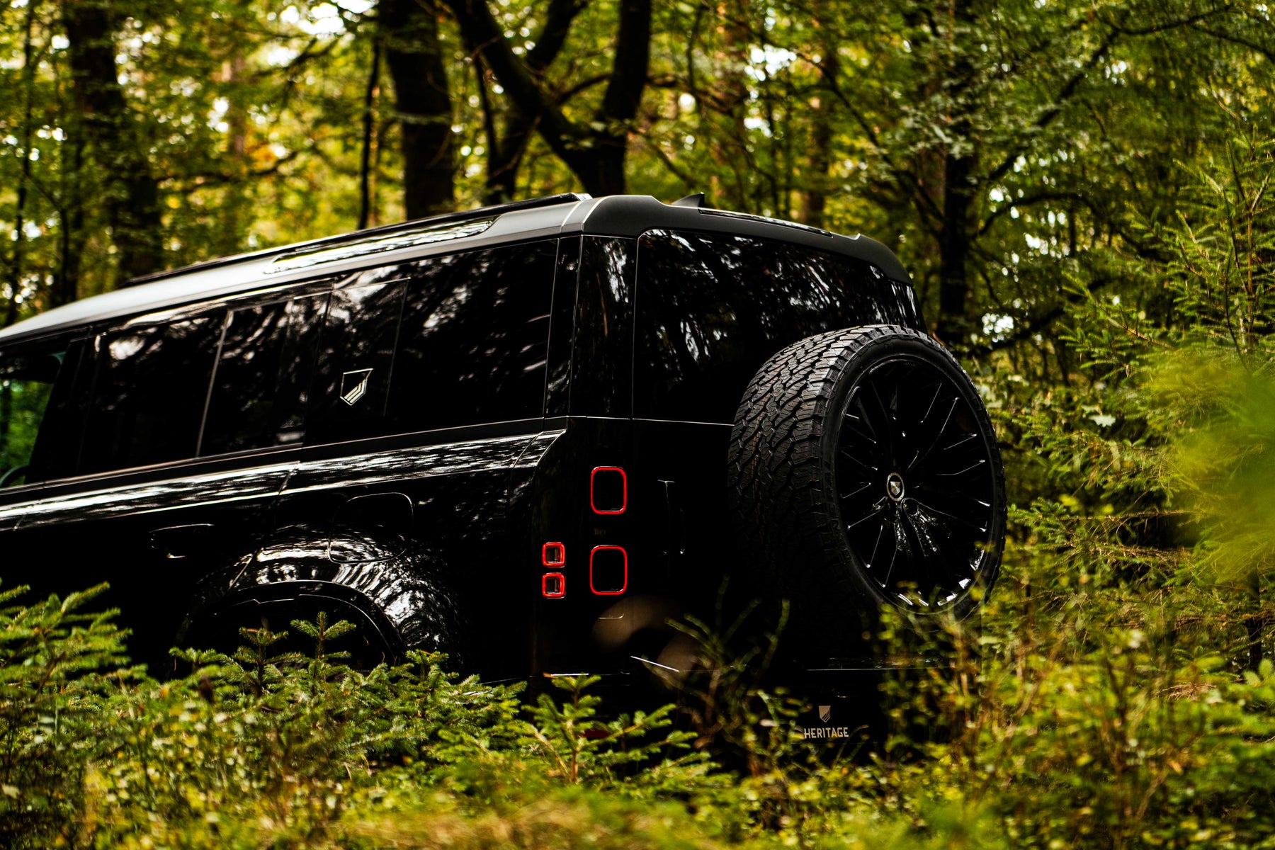 Defender 110 P400e - Santorini black & bronze