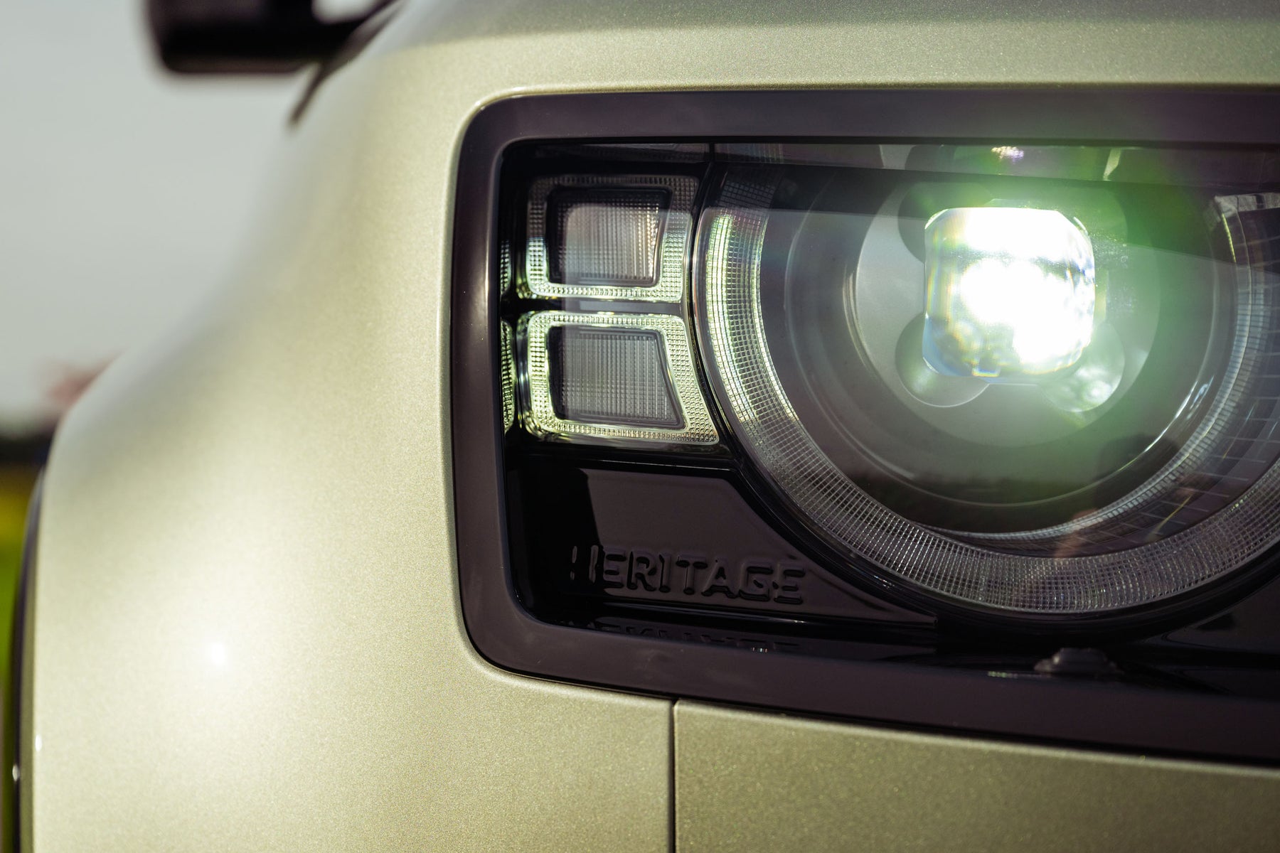 Defender 110 P400e - Pangea green