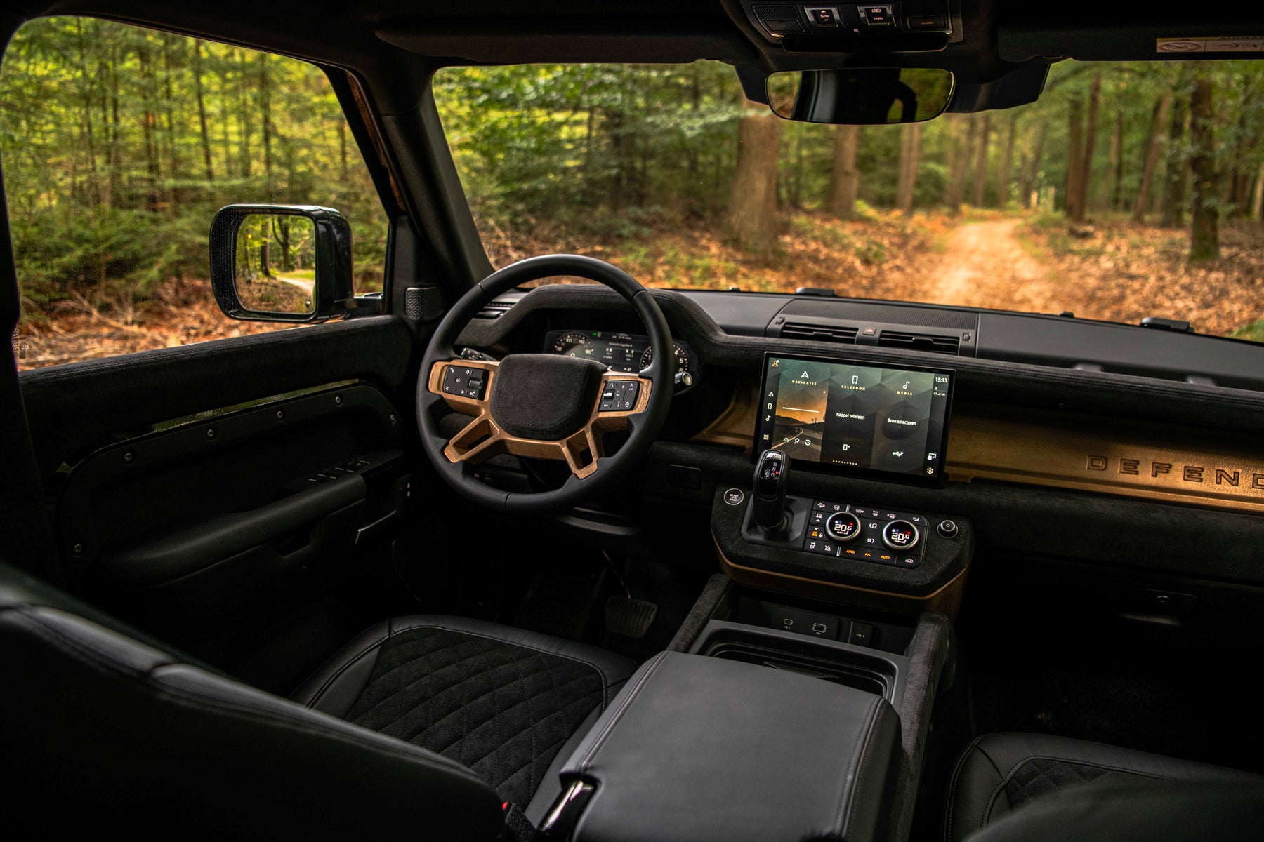 Defender 110 P400e - Santorini black & bronze