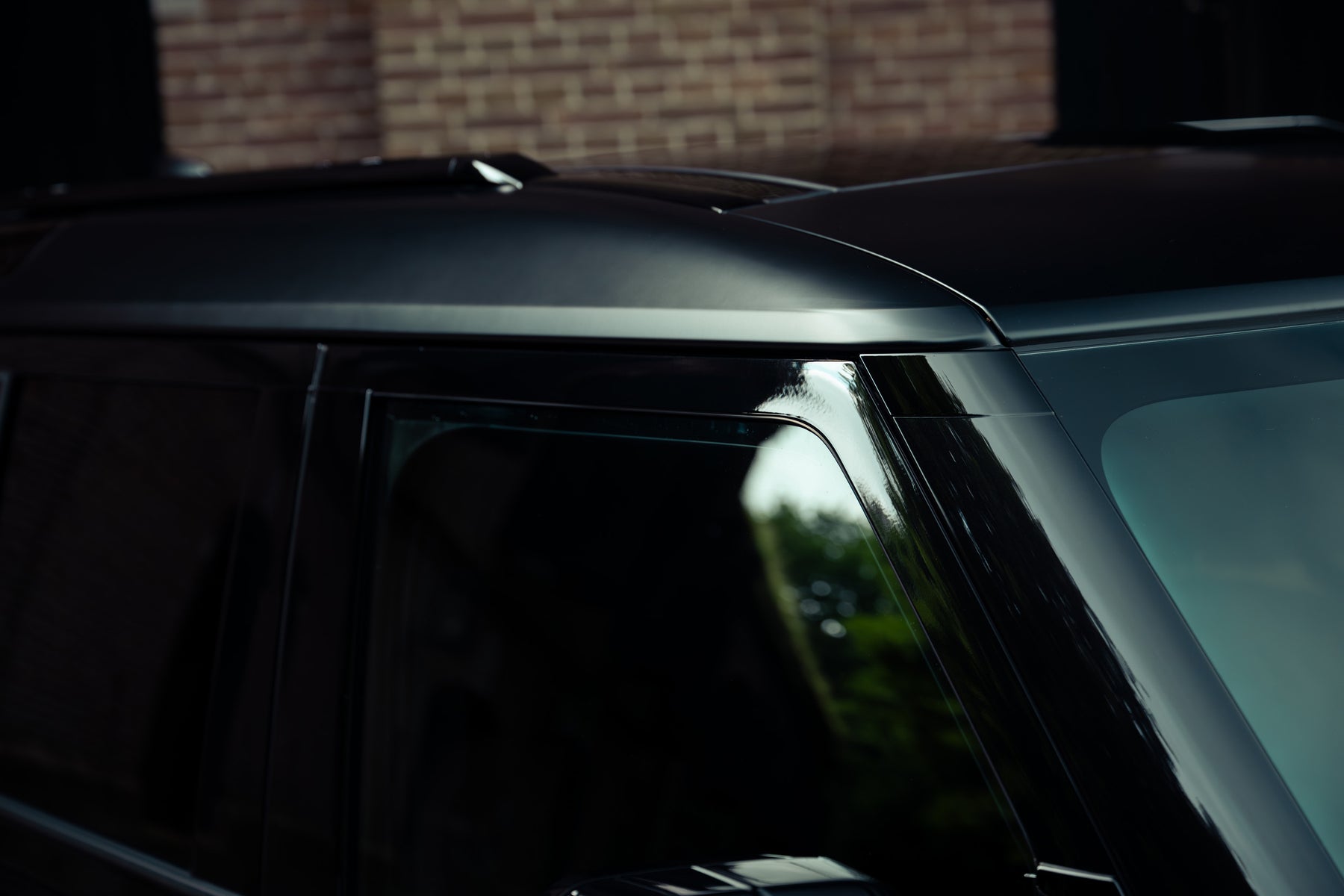 Defender 110 P300e - Santorini black