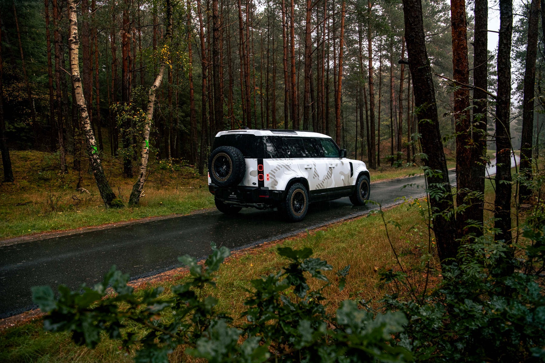 Defender 110 P400e - Camo fuji white