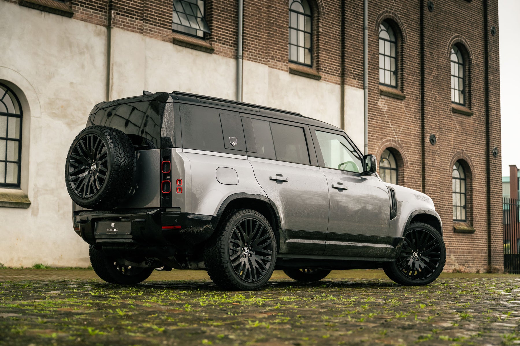Defender 110 P400e - Eiger grey black pack