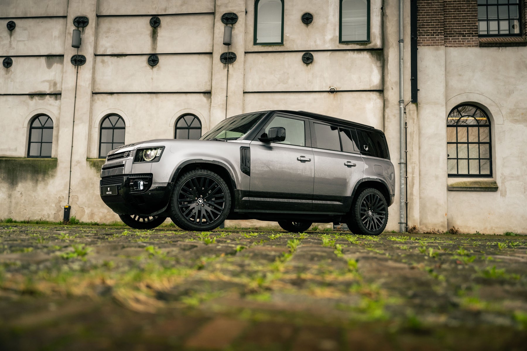 Defender 110 P400e - Eiger grey black pack