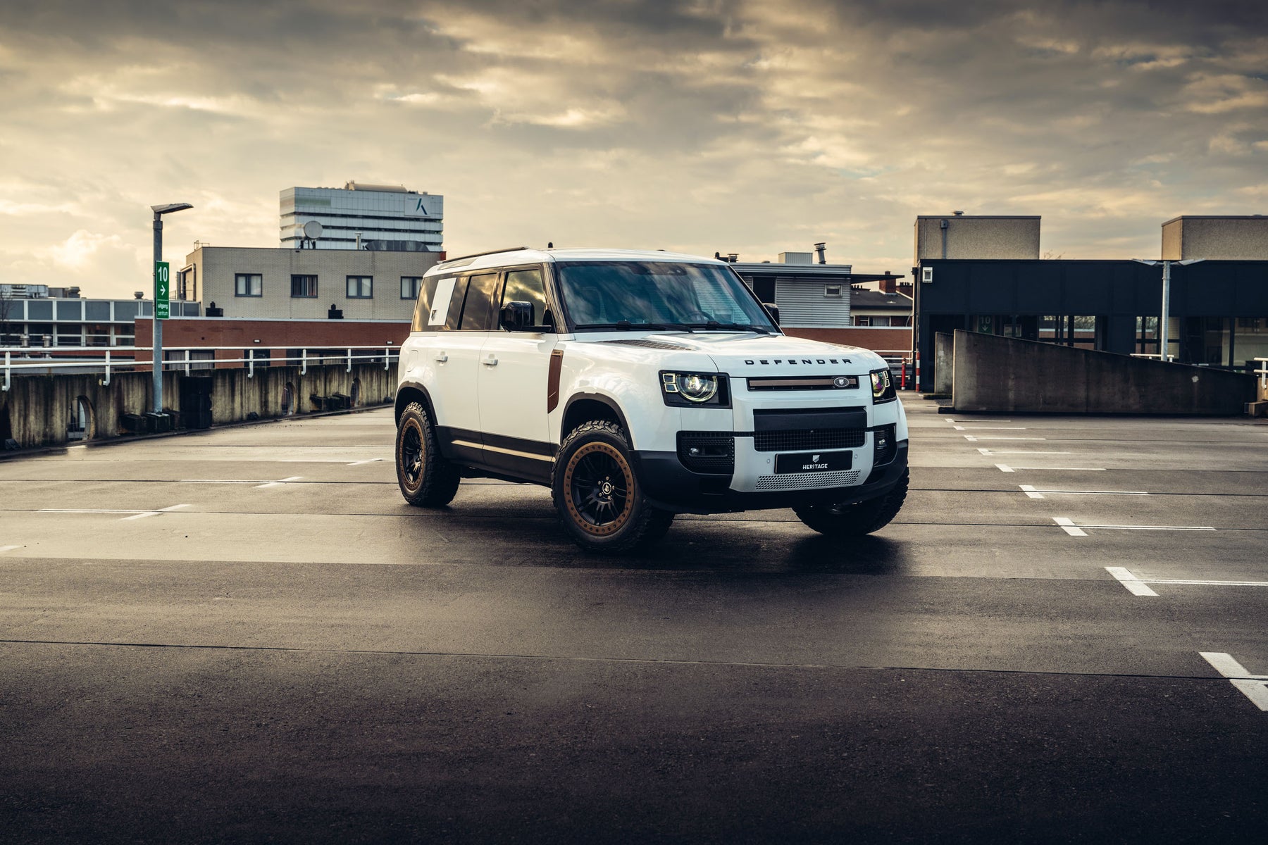 Defender 110 P400e - Fuji white