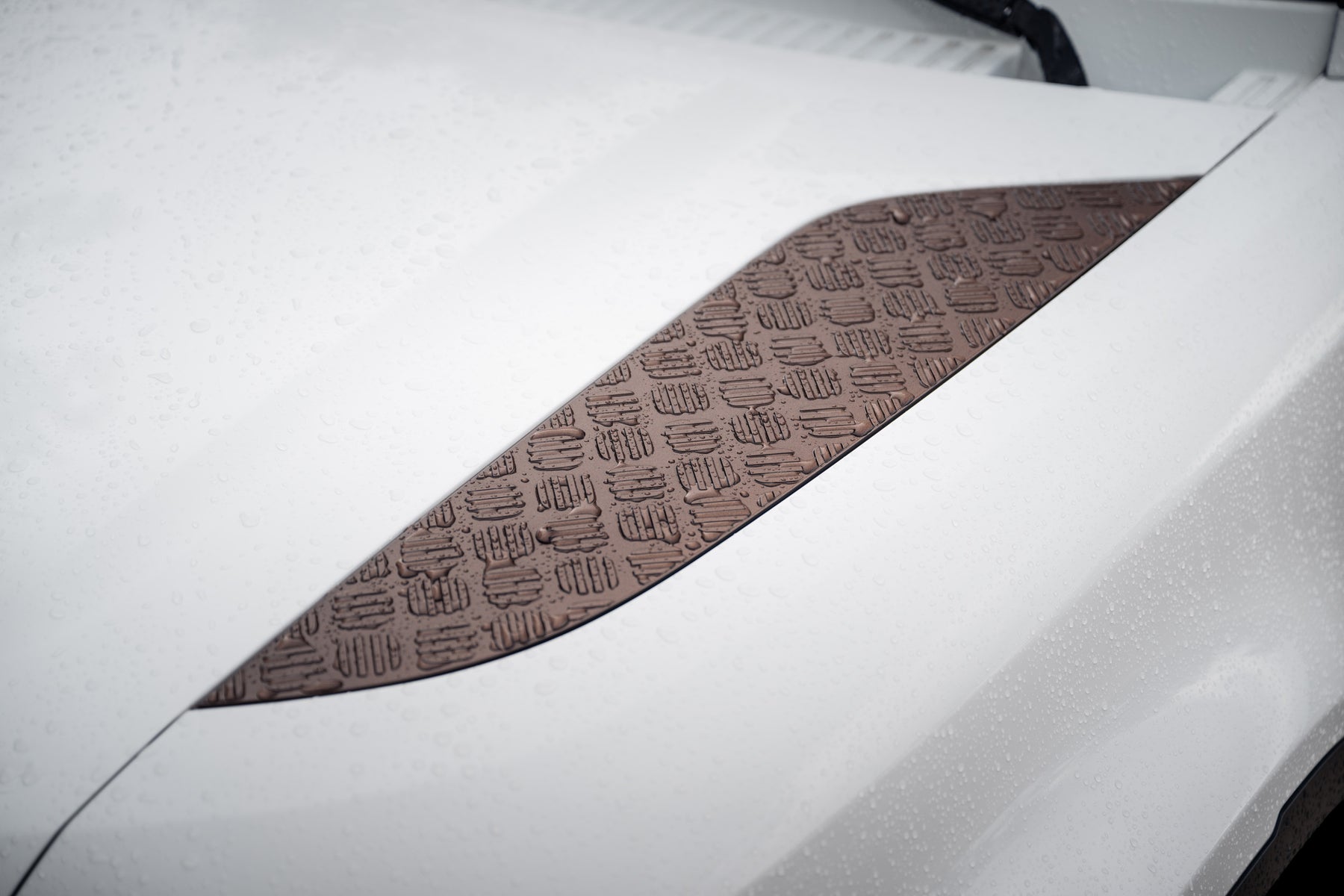 Defender 110 P400e - Fuji white and bronze
