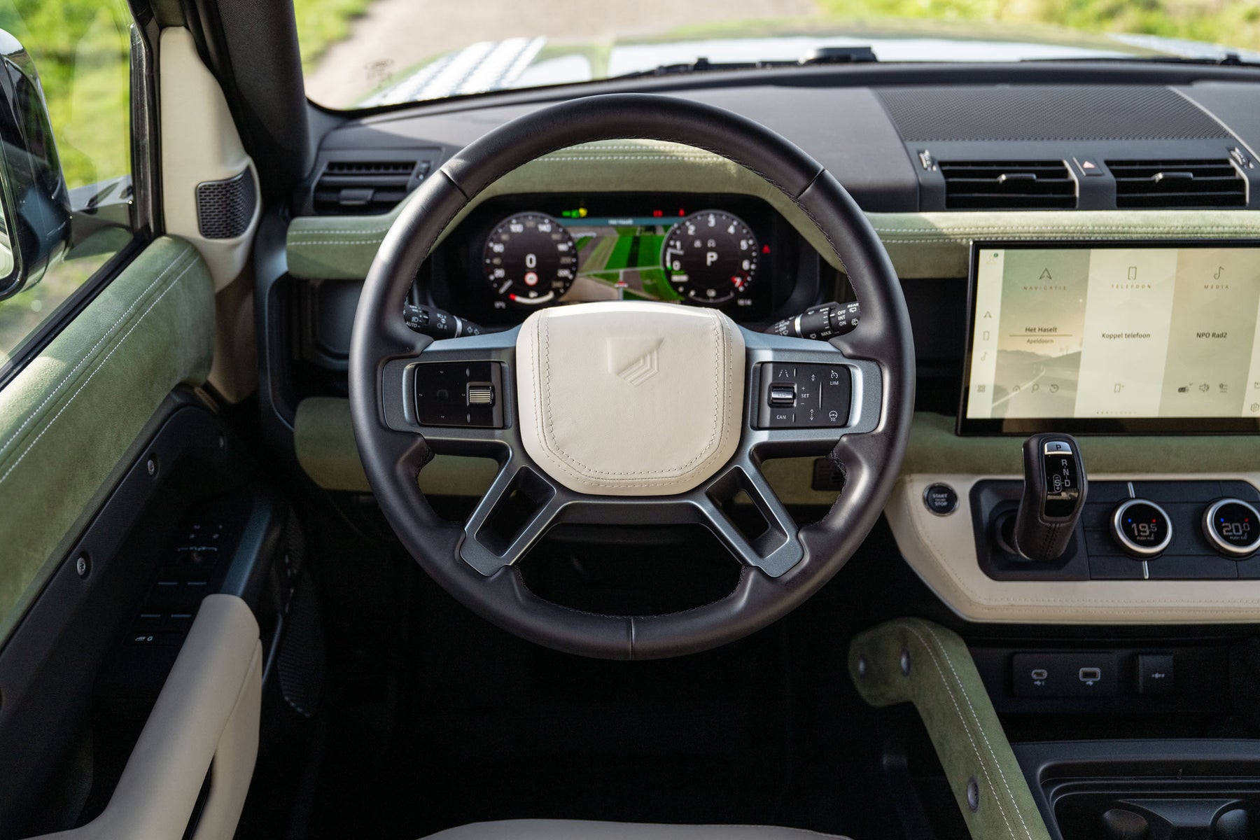 Defender 110 P400e - Pangea green