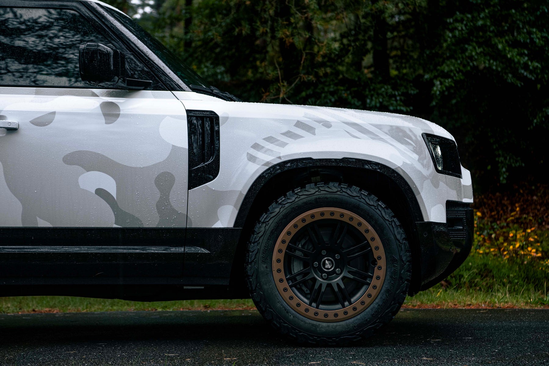 Defender 110 P400e - Camo fuji white
