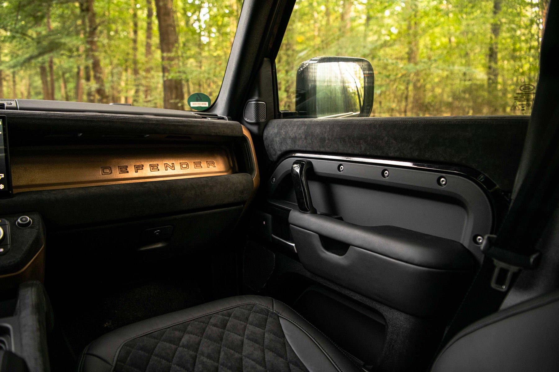 Defender 110 P400e - Santorini black & bronze