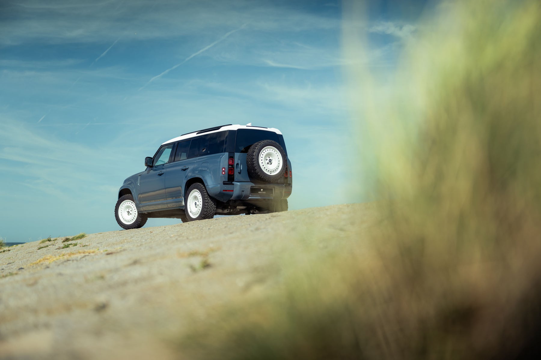 Defender 110 P400e - Tasman blue with white roof