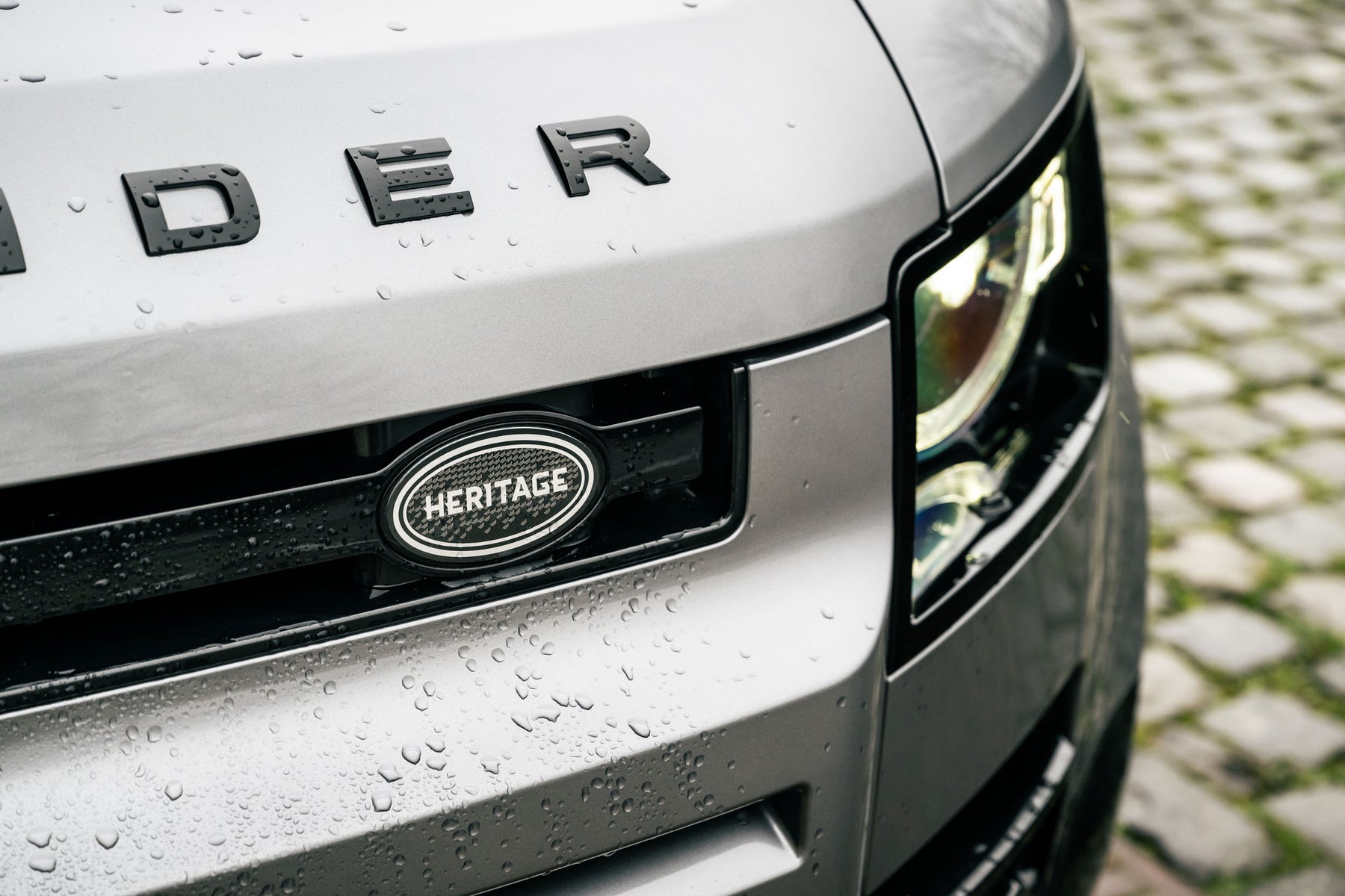 Defender 110 P400e - Eiger grey black pack
