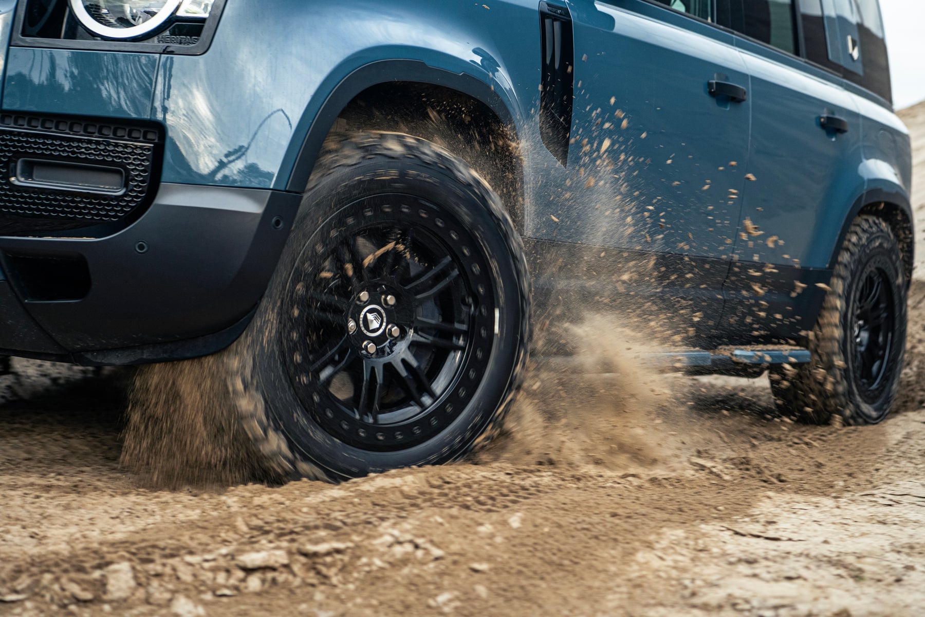 Defender 110 P400e - Tasman blue