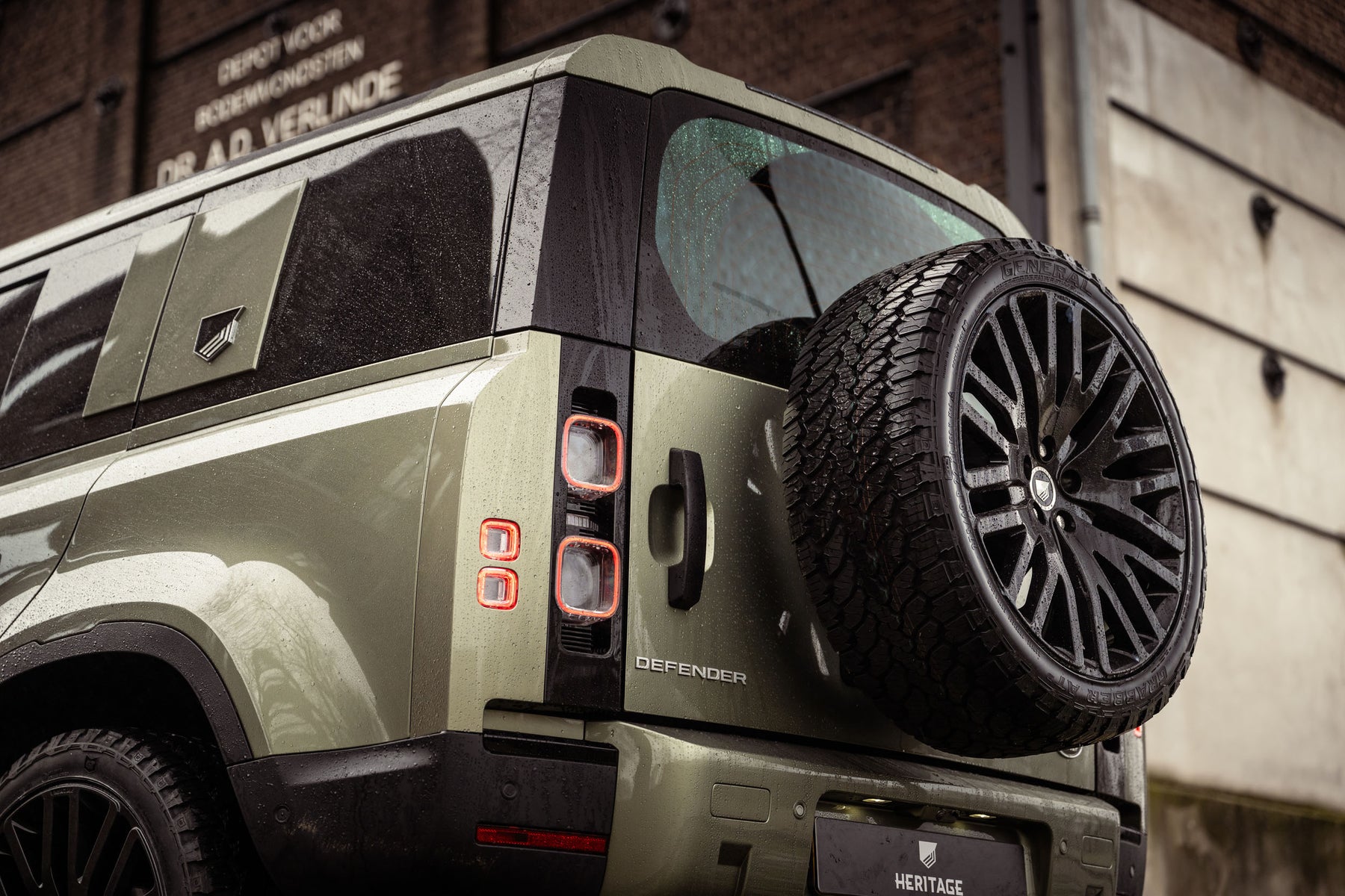 Defender 110 D300 - Pangea green