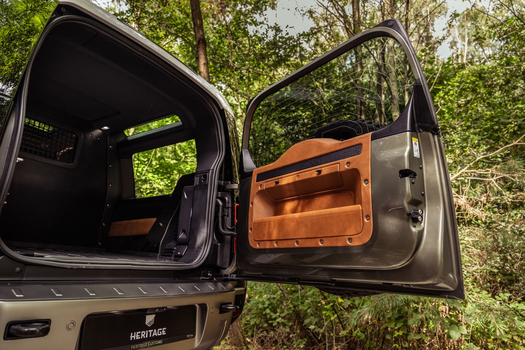 Defender 90 D300 - Pangea green