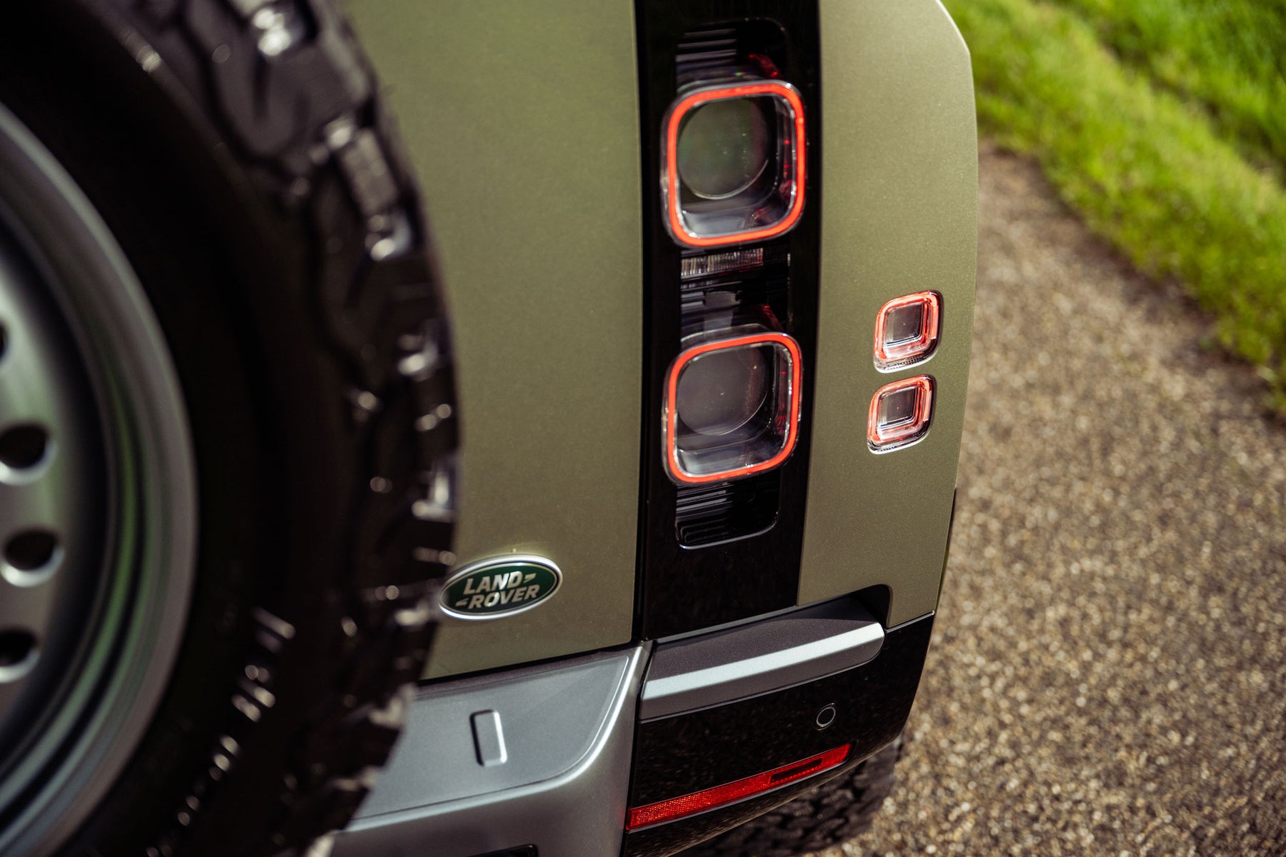 Defender 110 P400e - Pangea green